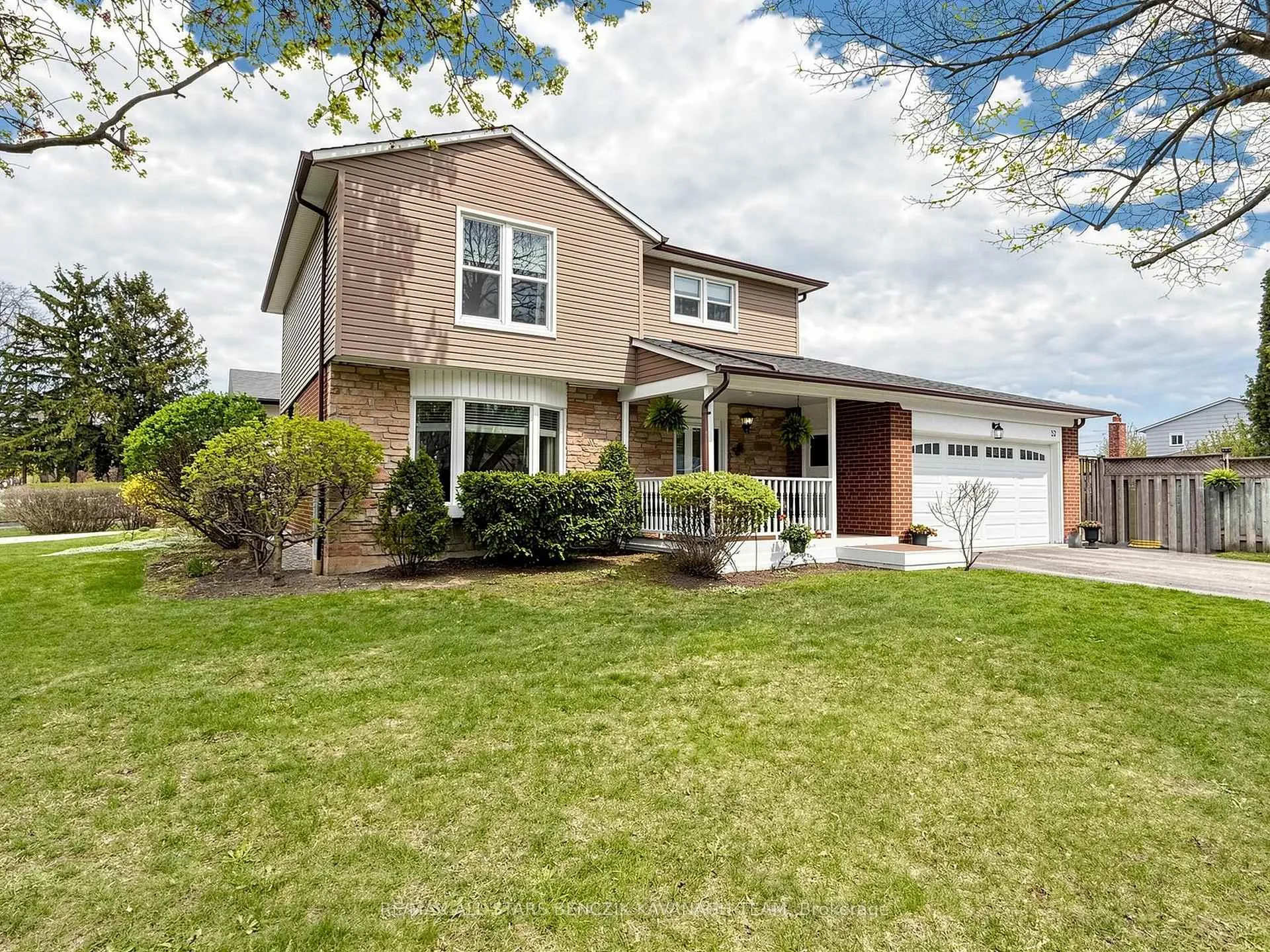 Photo 2 of 32 Pringle Avenue, Markham, Markham Village — HOMEH