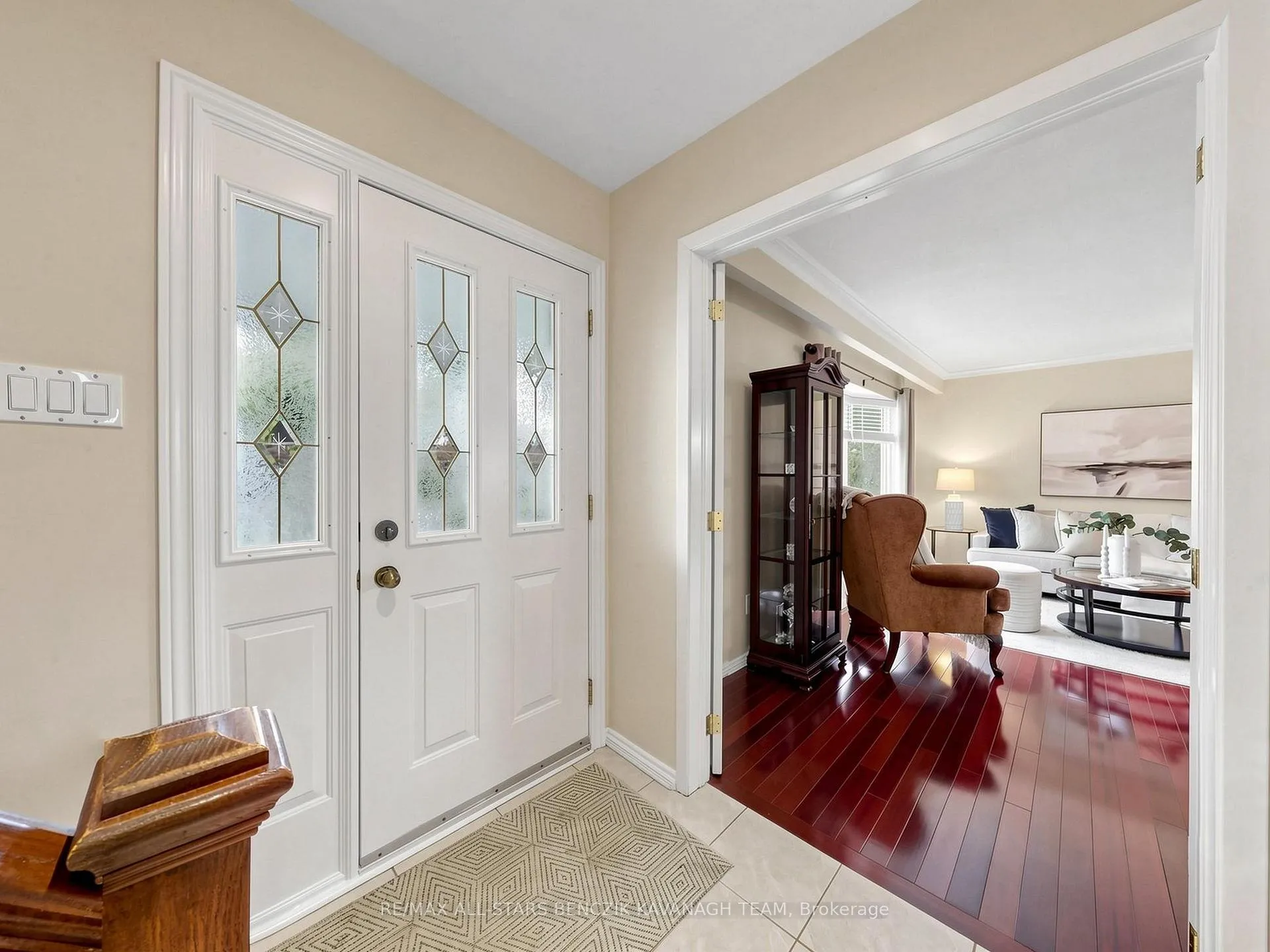 Photo 4 of 32 Pringle Avenue, Markham, Markham Village — HOMEH