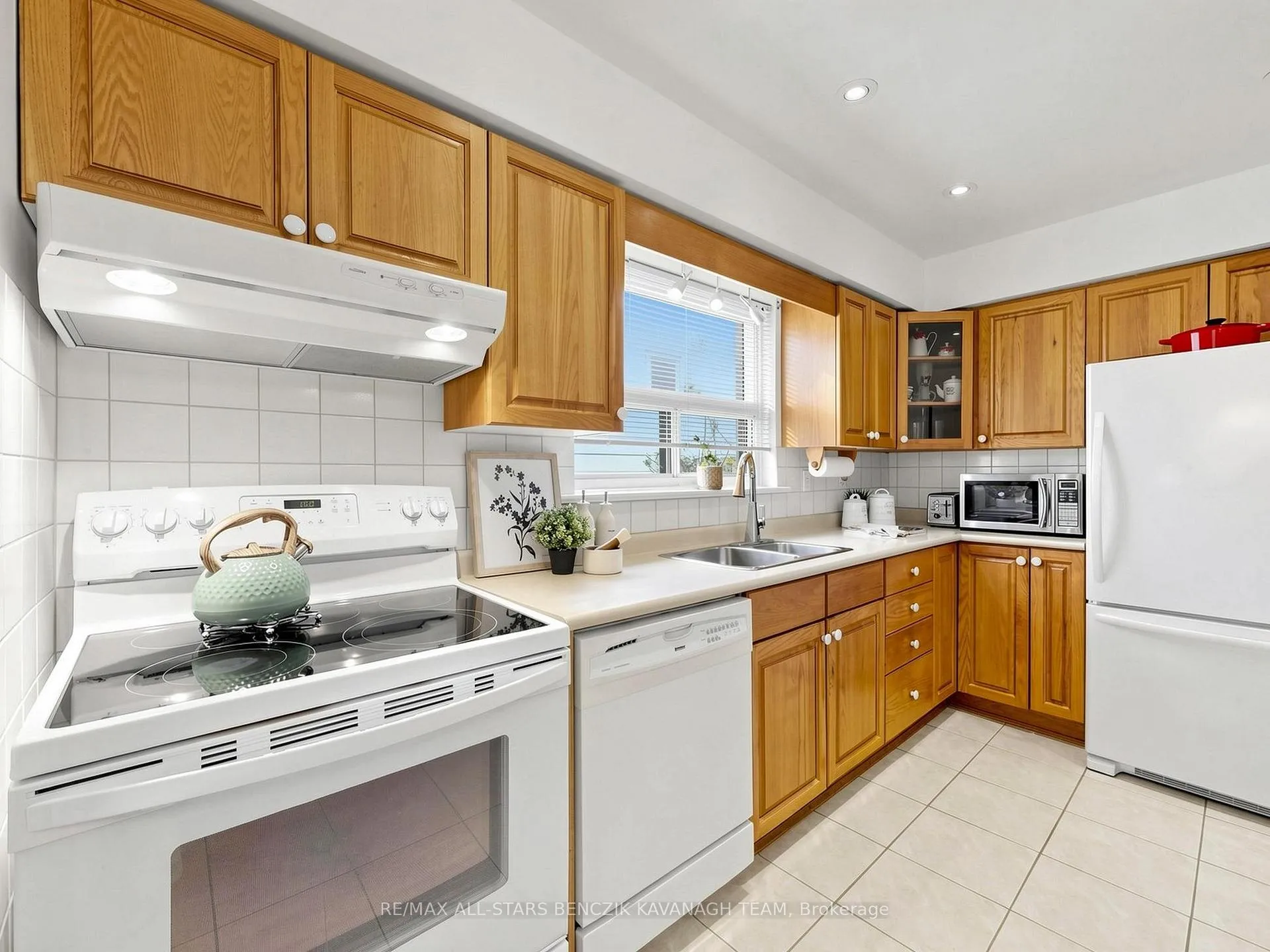 Photo 10 of 32 Pringle Avenue, Markham, Markham Village — HOMEH