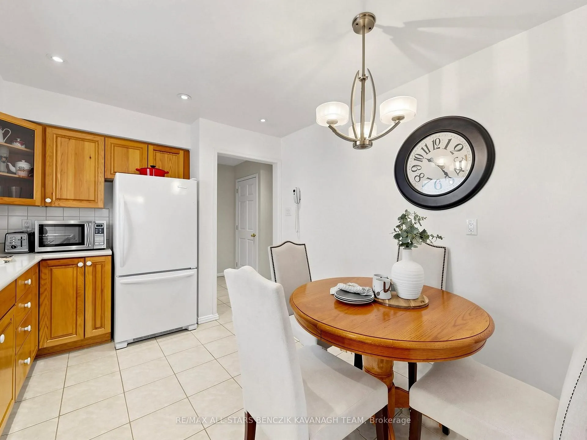 Photo 11 of 32 Pringle Avenue, Markham, Markham Village — HOMEH