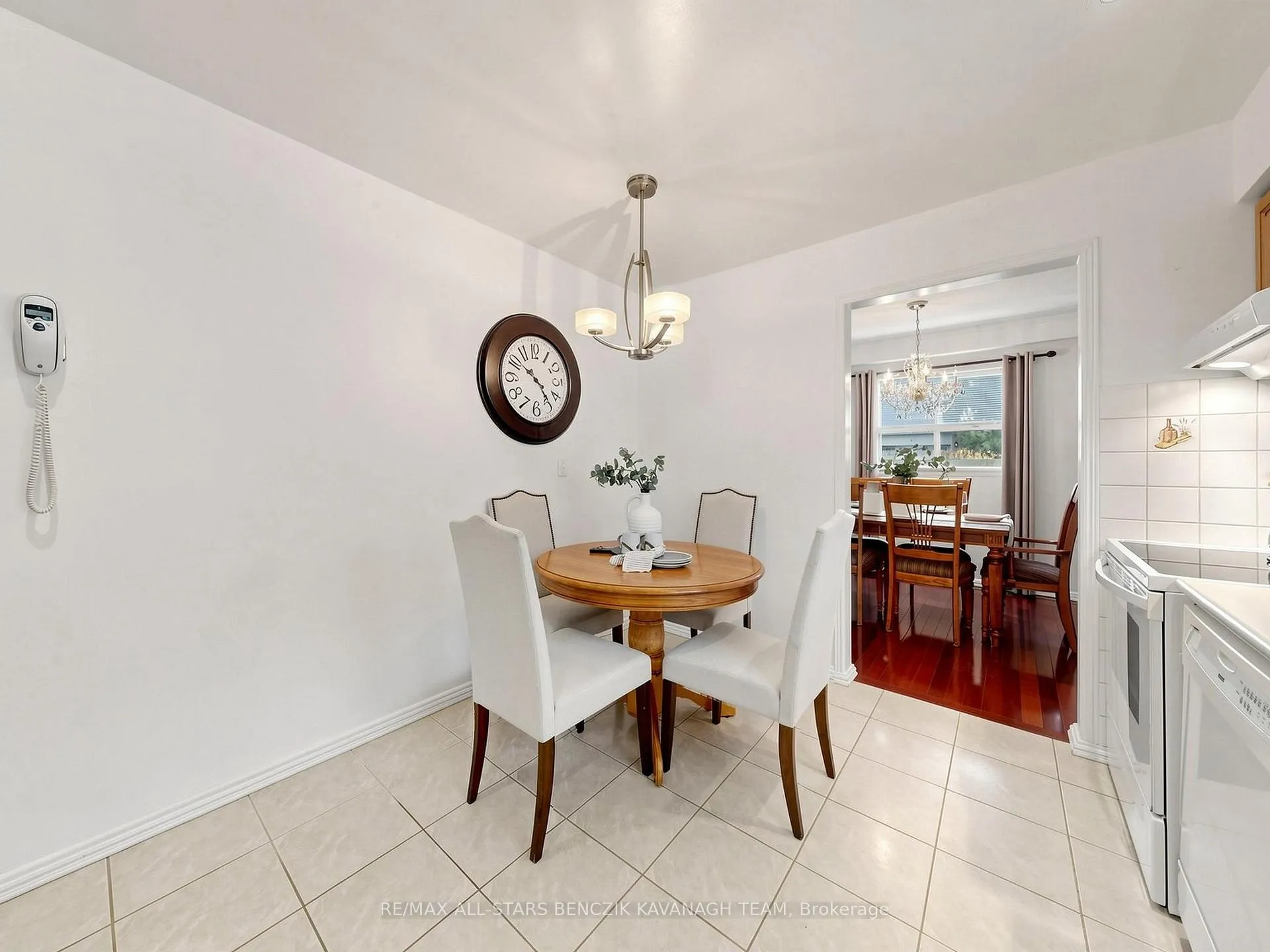 Photo 12 of 32 Pringle Avenue, Markham, Markham Village — HOMEH