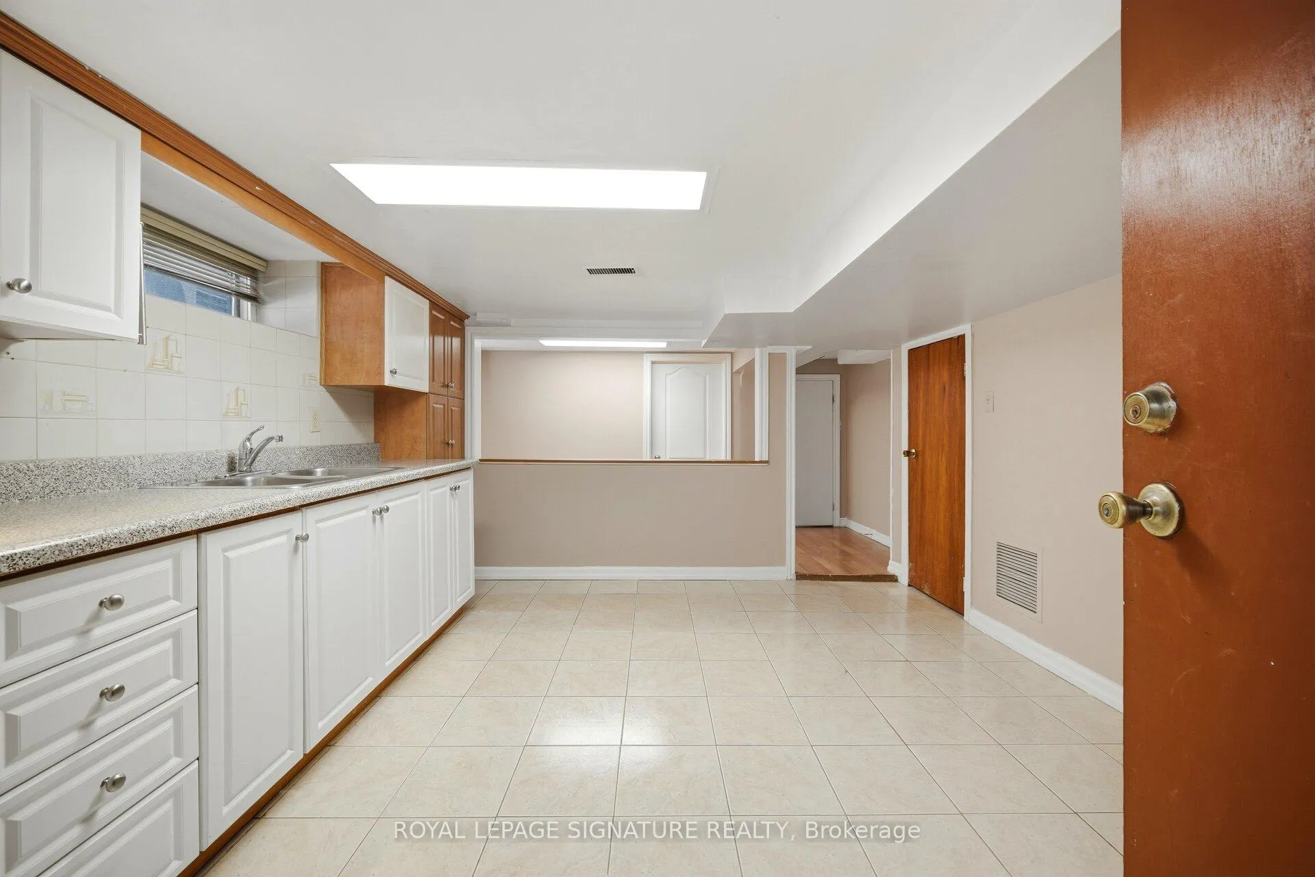 Photo 9 of Unit 2, 2000 Dufferin Street, Toronto, Caledonia-Fairbank — HOMEH