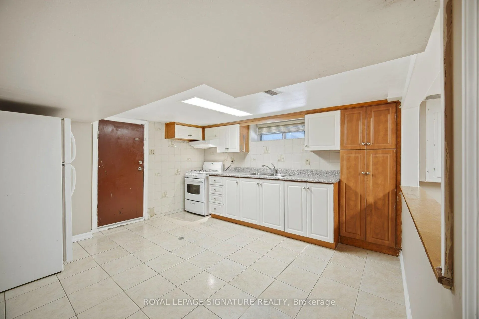 Photo 10 of Unit 2, 2000 Dufferin Street, Toronto, Caledonia-Fairbank — HOMEH