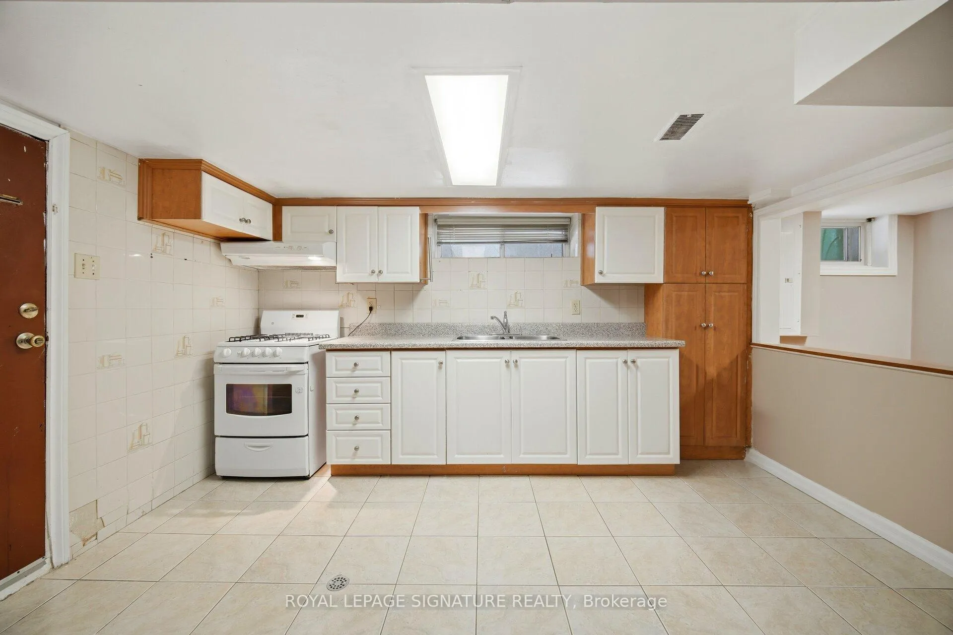 Photo 11 of Unit 2, 2000 Dufferin Street, Toronto, Caledonia-Fairbank — HOMEH
