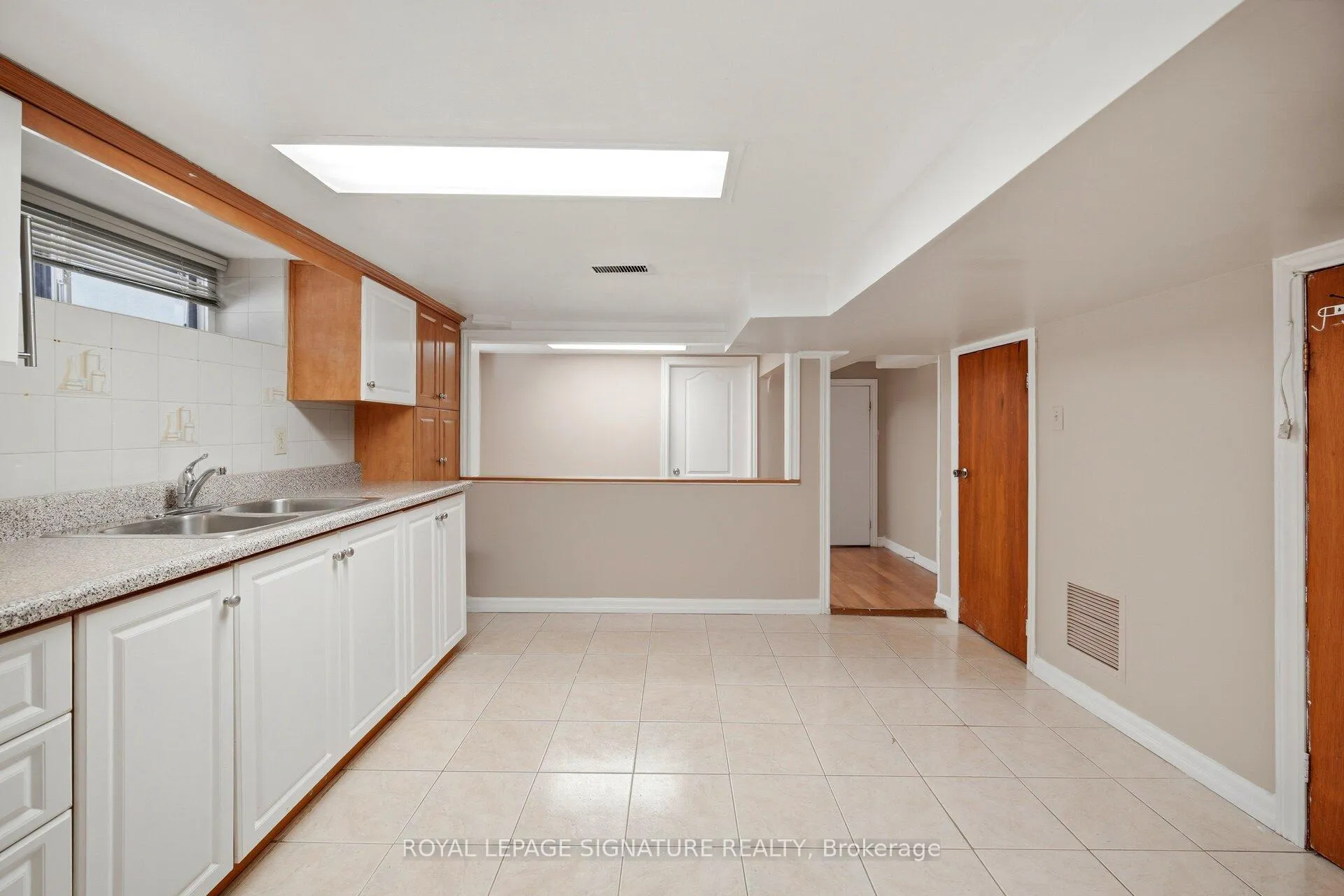 Photo 14 of Unit 2, 2000 Dufferin Street, Toronto, Caledonia-Fairbank — HOMEH