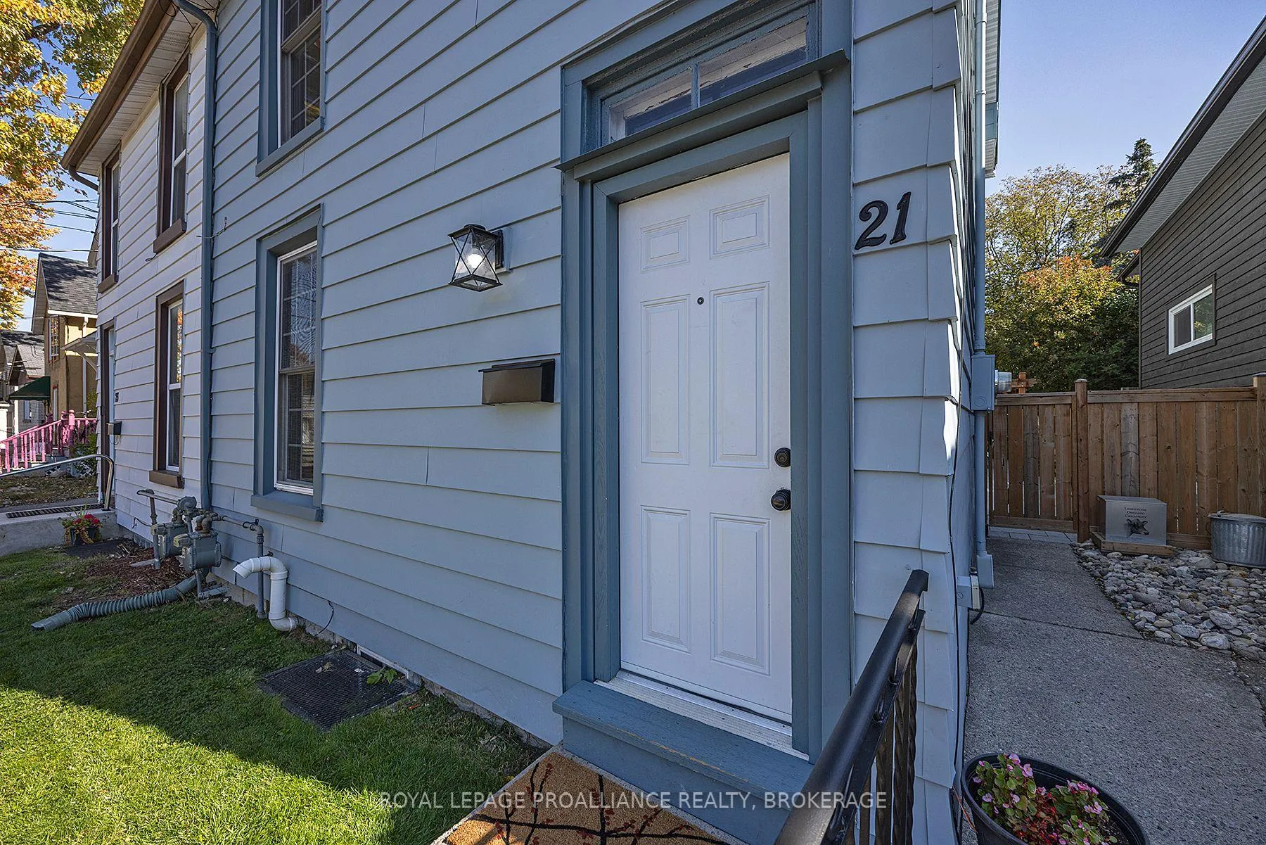 Photo 3 of 21 Main Street, Kingston, East of Sir John A. Blvd — HOMEH