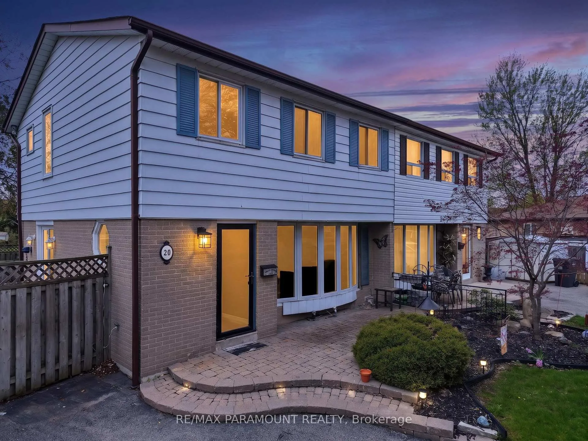 Photo 3 of 20 Fontaine Court, Brampton, Southgate — HOMEH