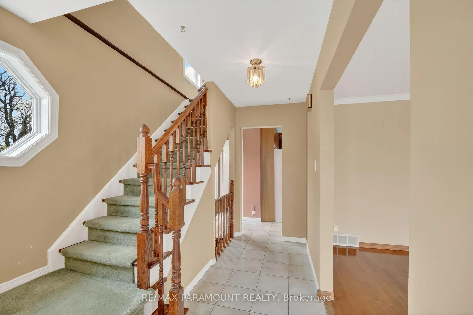 Photo 5 of 20 Fontaine Court, Brampton, Southgate — HOMEH