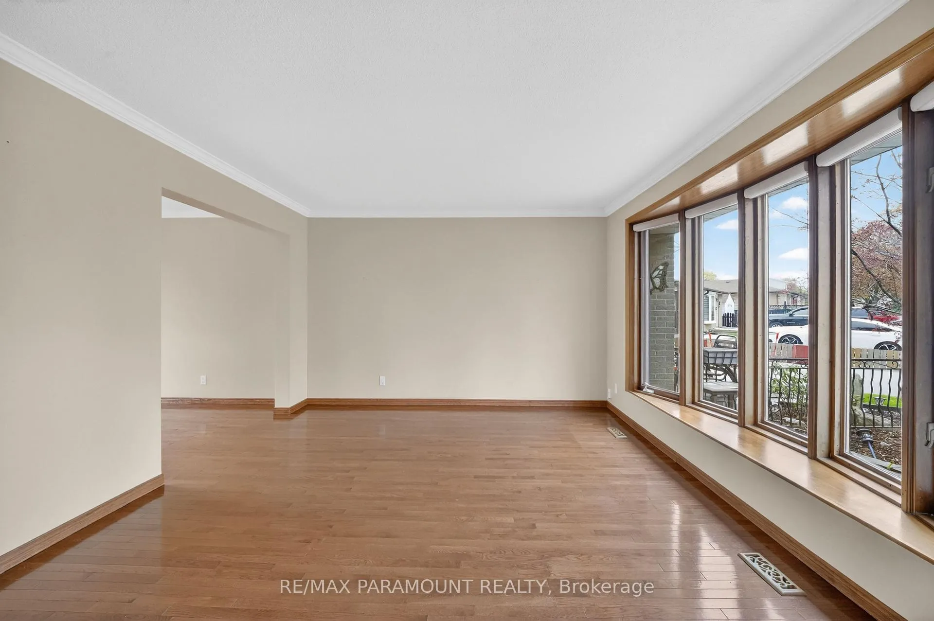 Photo 9 of 20 Fontaine Court, Brampton, Southgate — HOMEH