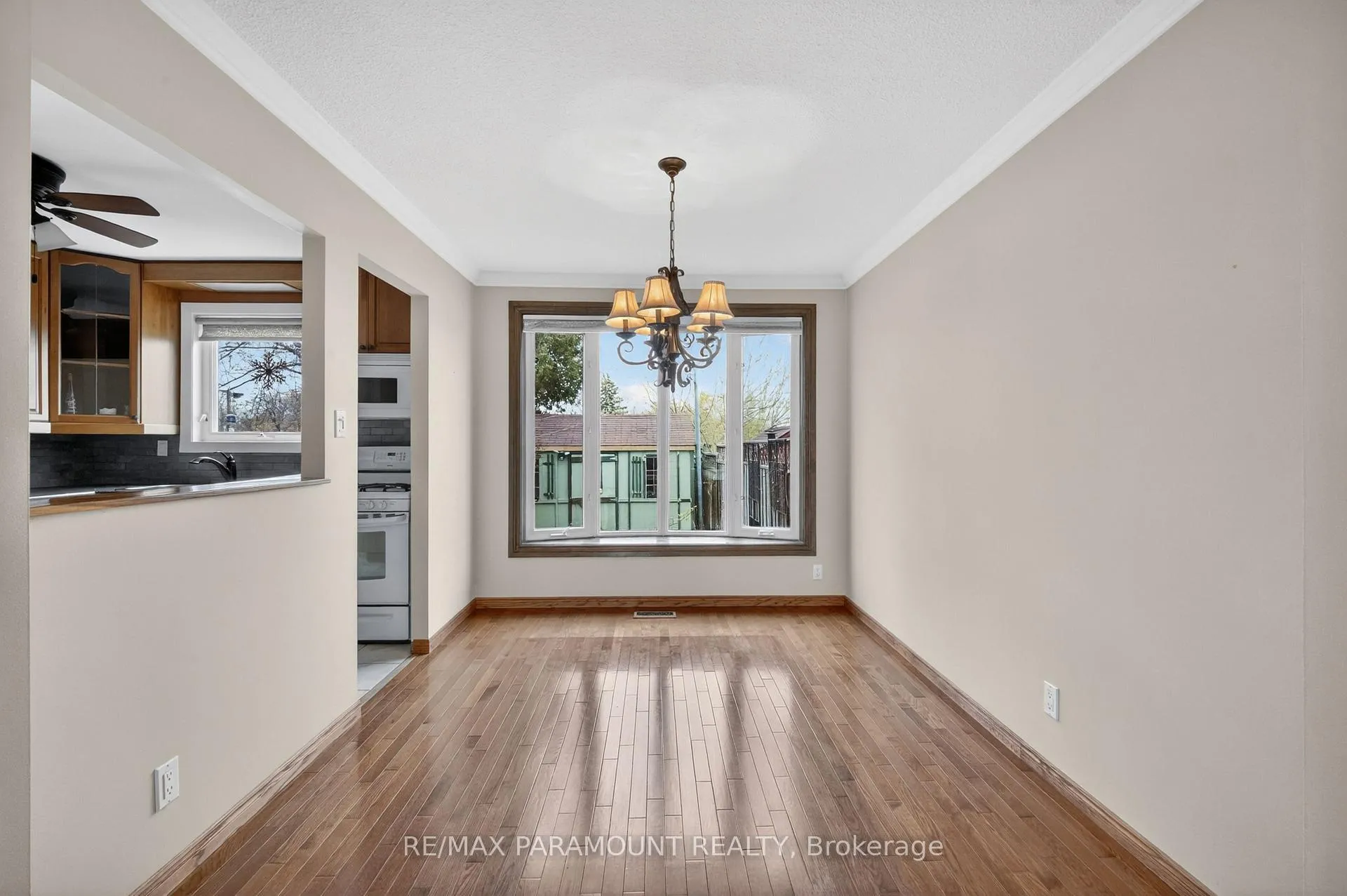 Photo 11 of 20 Fontaine Court, Brampton, Southgate — HOMEH