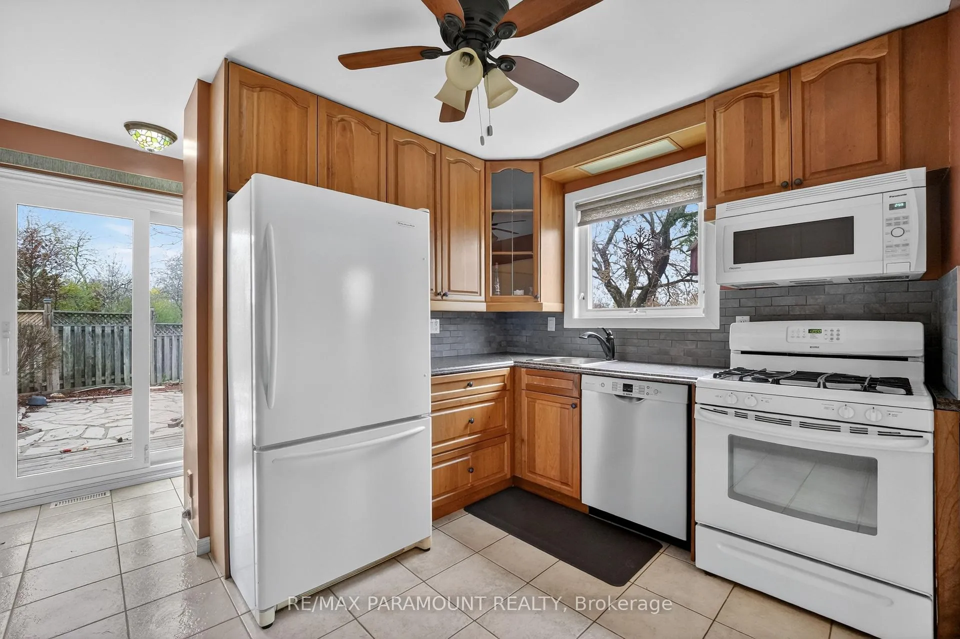 Photo 12 of 20 Fontaine Court, Brampton, Southgate — HOMEH