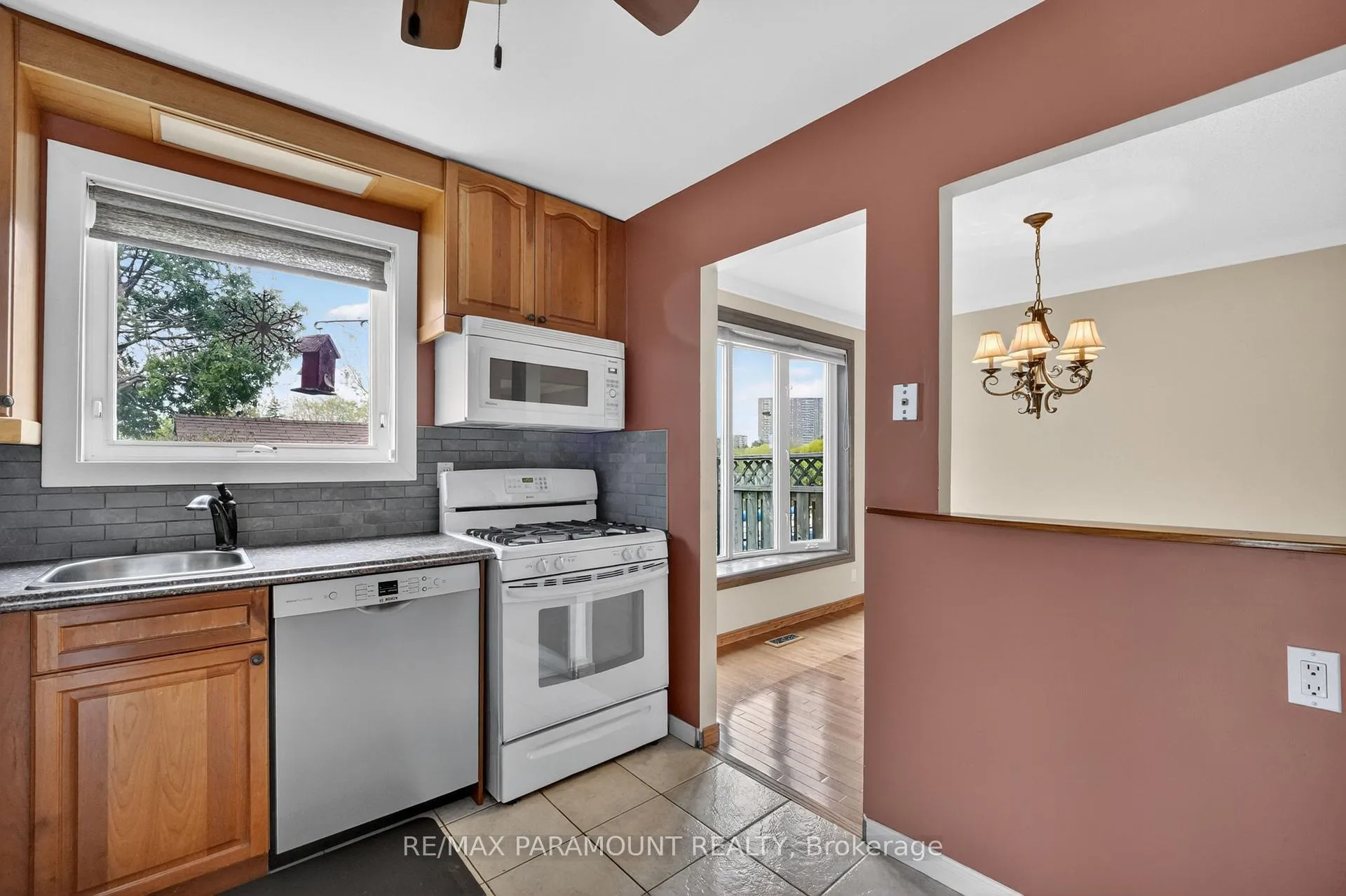 Photo 13 of 20 Fontaine Court, Brampton, Southgate — HOMEH