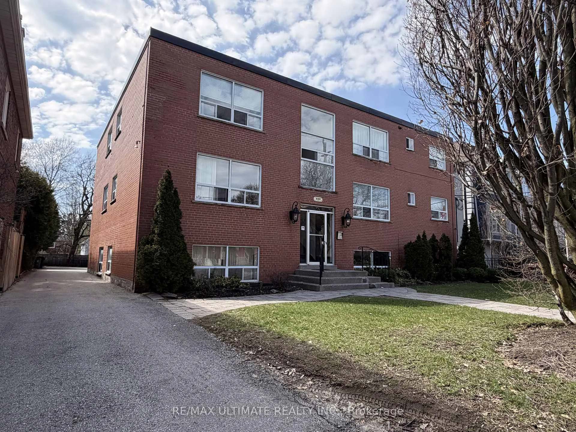 Front of Unit 303, 699 Balliol Street