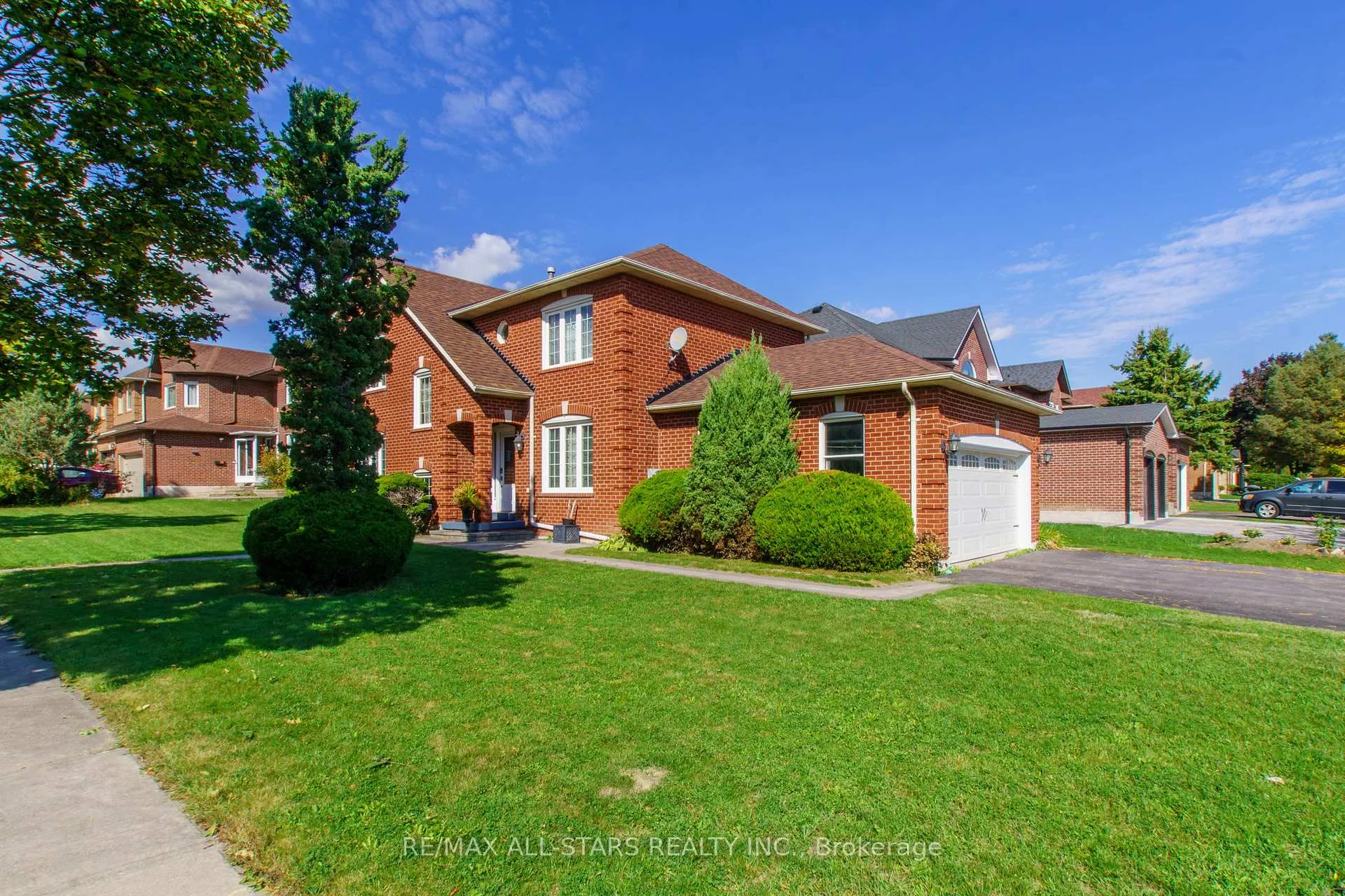 Photo 1 of 83 John Stiver Crescent, Markham, Buttonville — HOMEH