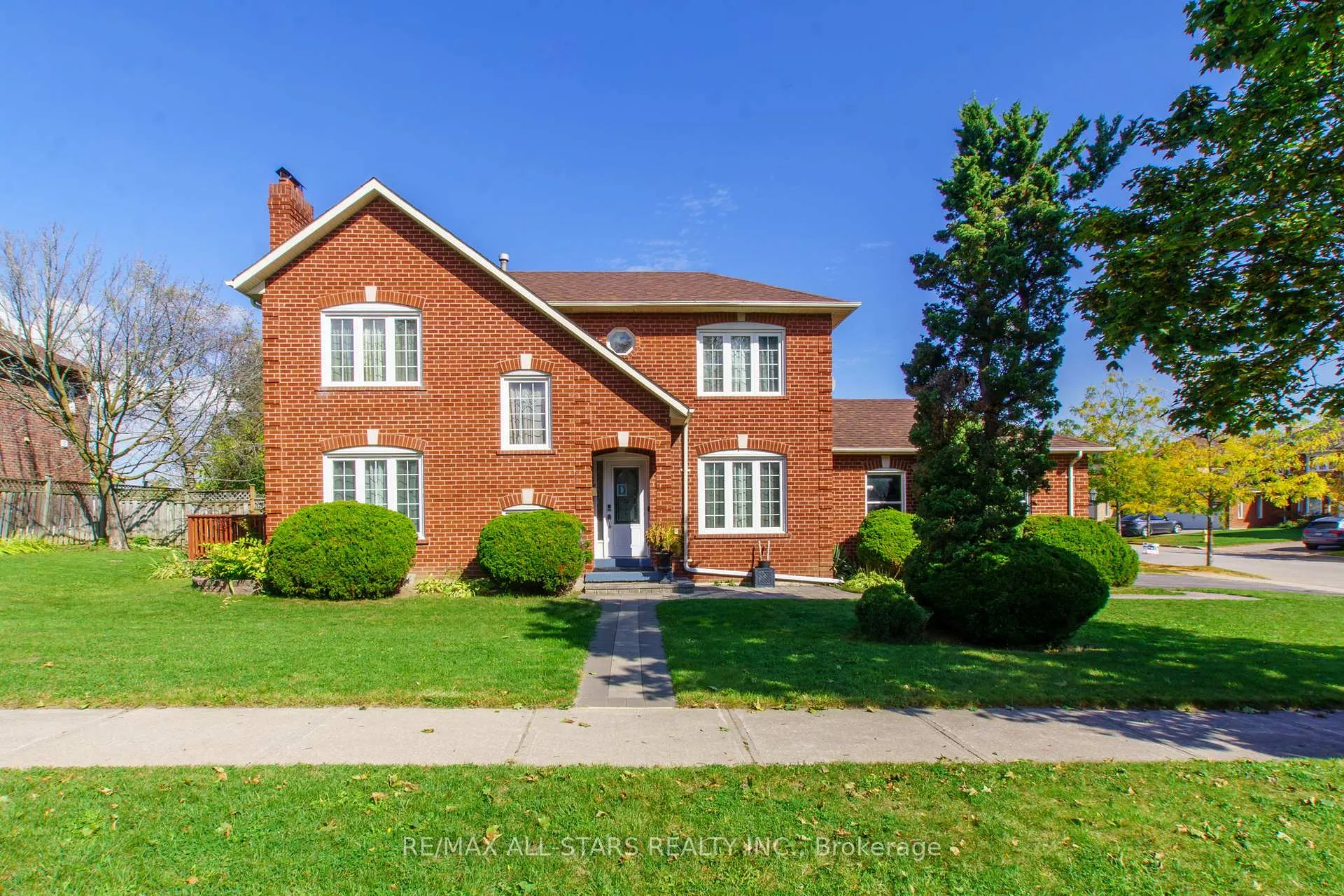 Photo 2 of 83 John Stiver Crescent, Markham, Buttonville — HOMEH