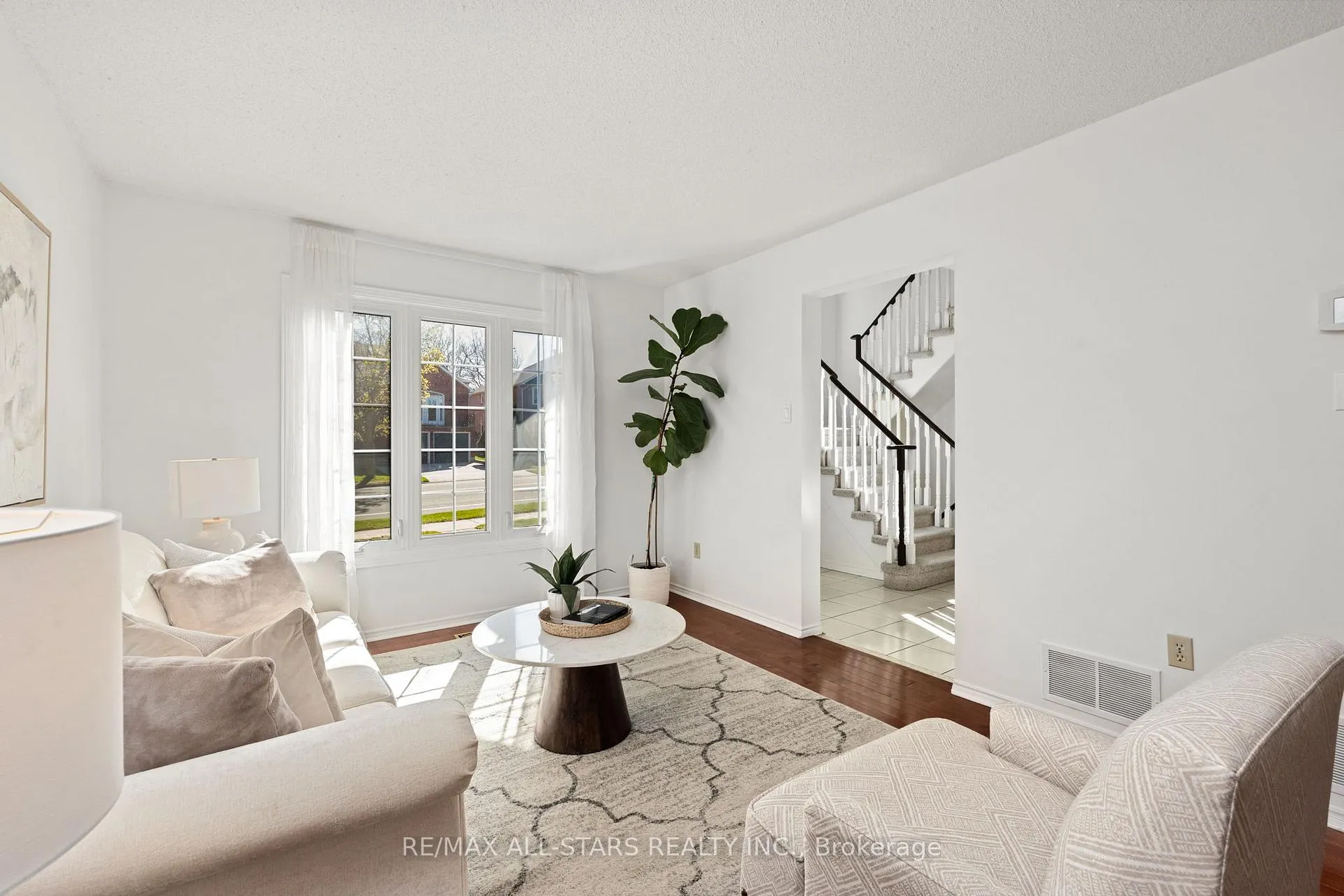 Photo 4 of 83 John Stiver Crescent, Markham, Buttonville — HOMEH