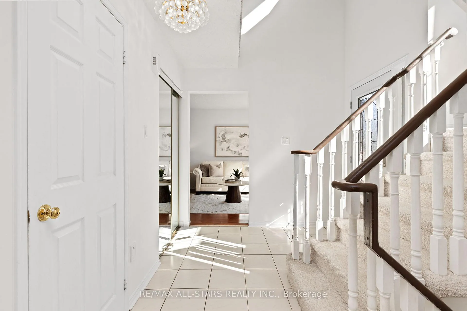 Photo 7 of 83 John Stiver Crescent, Markham, Buttonville — HOMEH