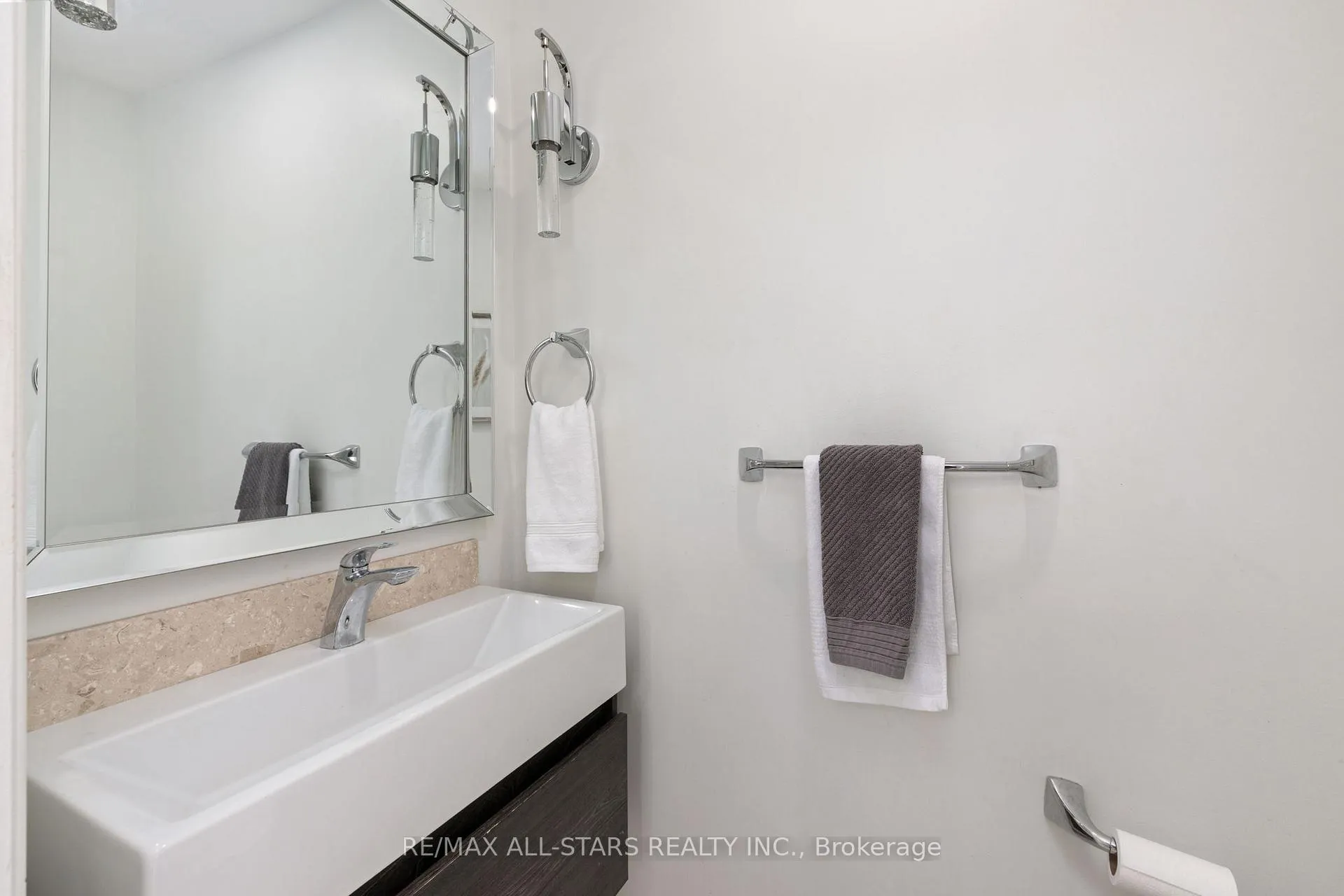 Photo 8 of 83 John Stiver Crescent, Markham, Buttonville — HOMEH