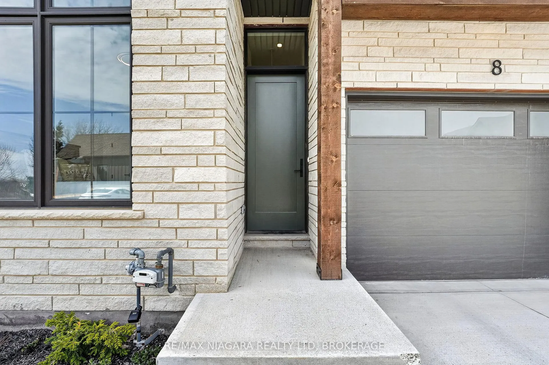 Photo 3 of Unit 8, 41 Ivy Crescent, Thorold, Confederation Heights — HOMEH