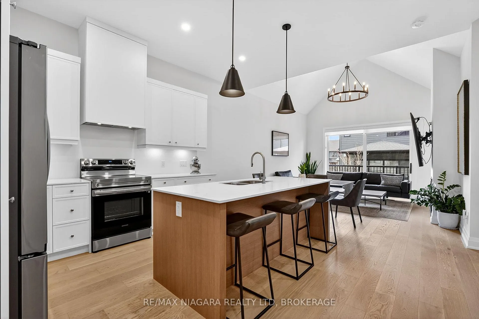 Photo 6 of Unit 8, 41 Ivy Crescent, Thorold, Confederation Heights — HOMEH