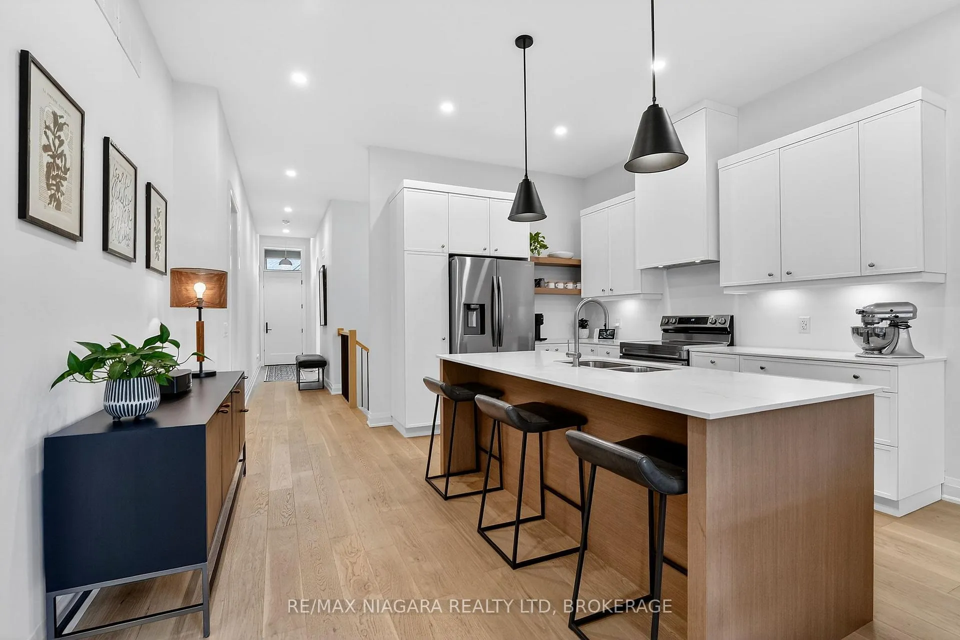 Photo 7 of Unit 8, 41 Ivy Crescent, Thorold, Confederation Heights — HOMEH