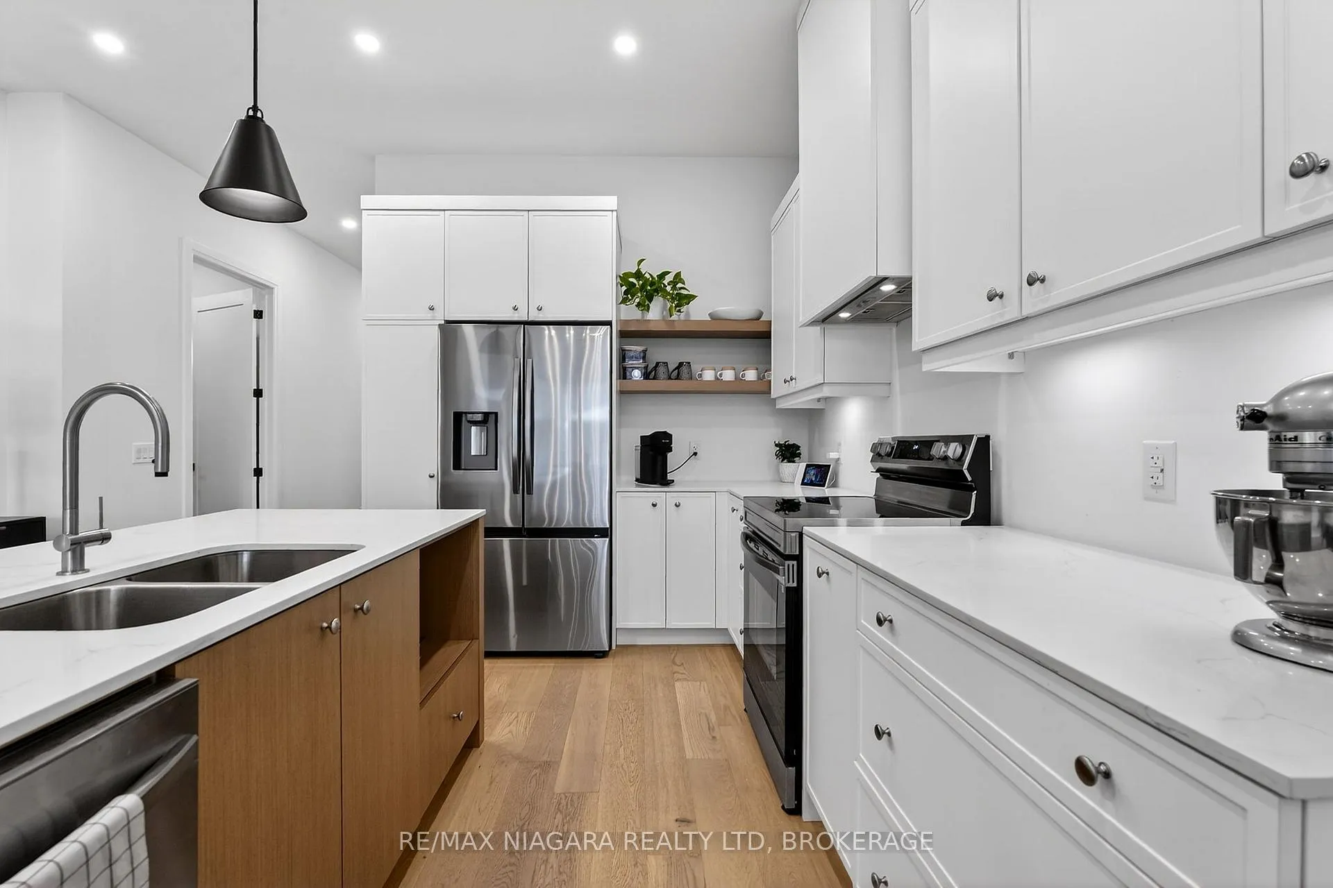 Photo 10 of Unit 8, 41 Ivy Crescent, Thorold, Confederation Heights — HOMEH