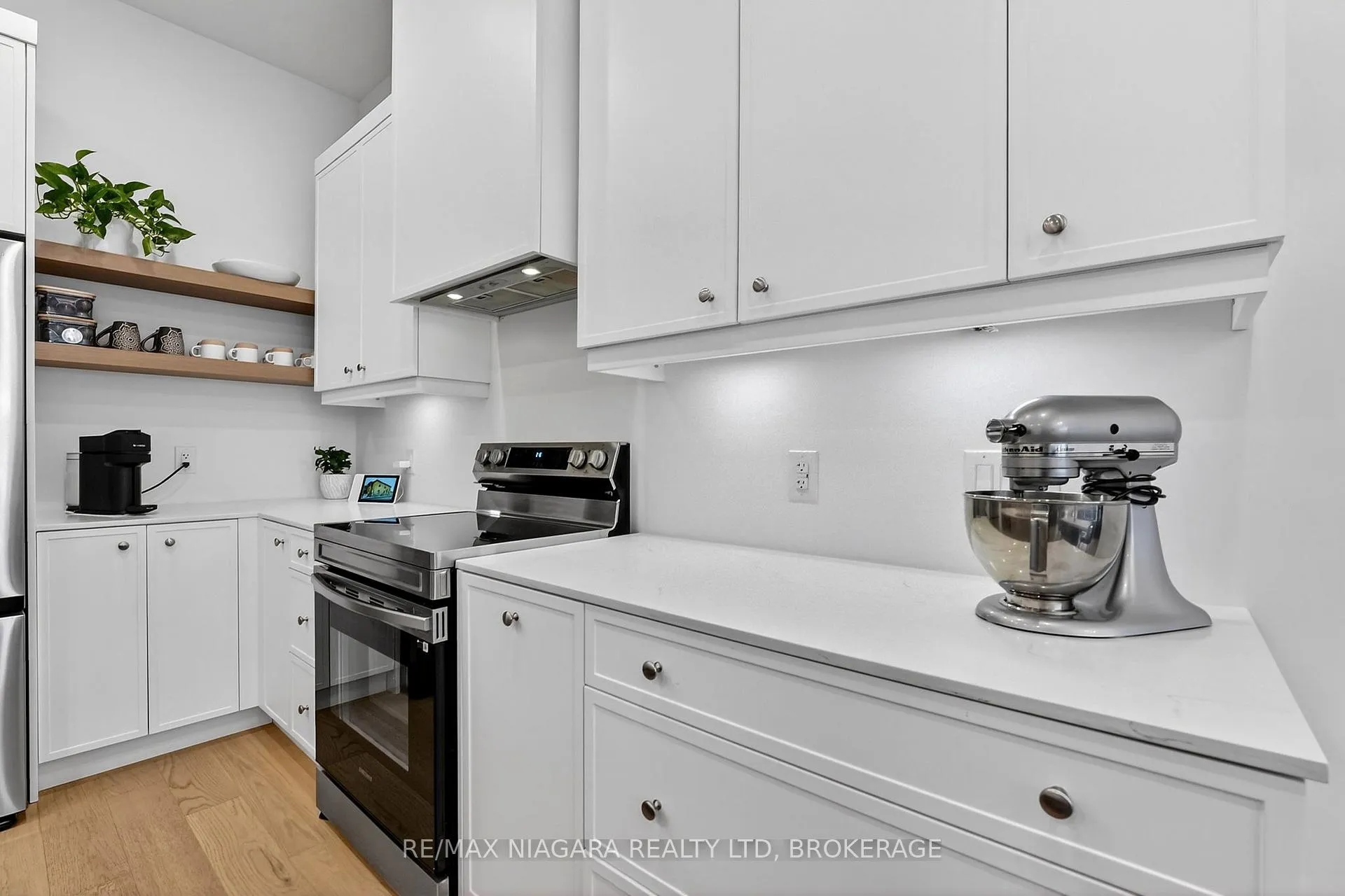 Photo 12 of Unit 8, 41 Ivy Crescent, Thorold, Confederation Heights — HOMEH