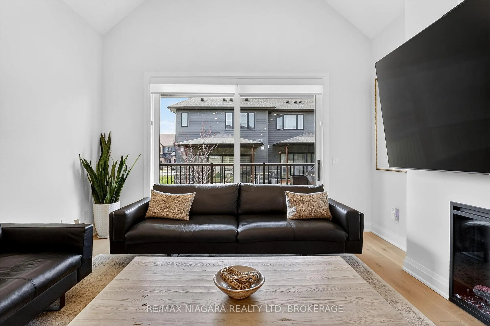 Photo 18 of Unit 8, 41 Ivy Crescent, Thorold, Confederation Heights — HOMEH