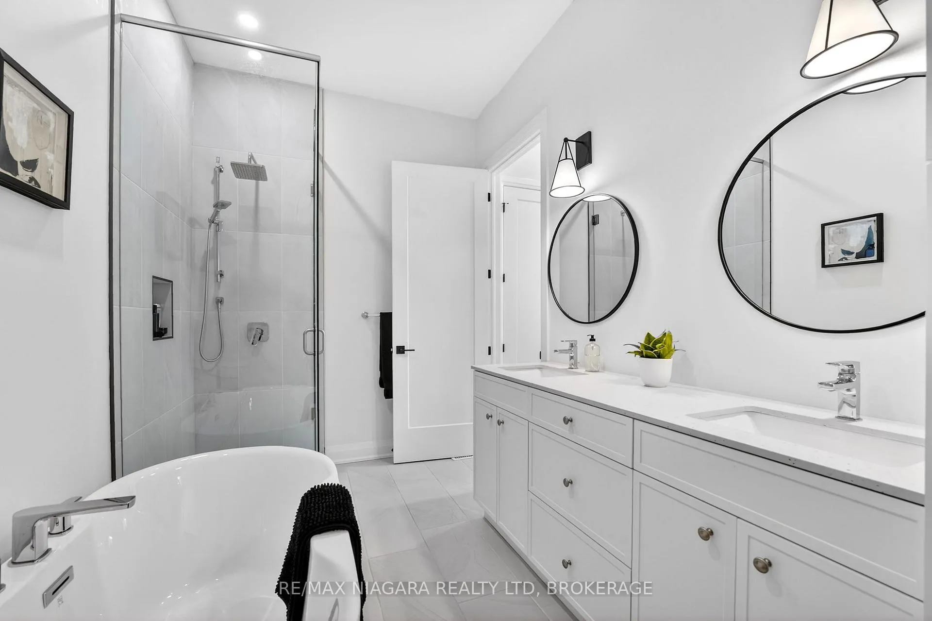 Photo 25 of Unit 8, 41 Ivy Crescent, Thorold, Confederation Heights — HOMEH