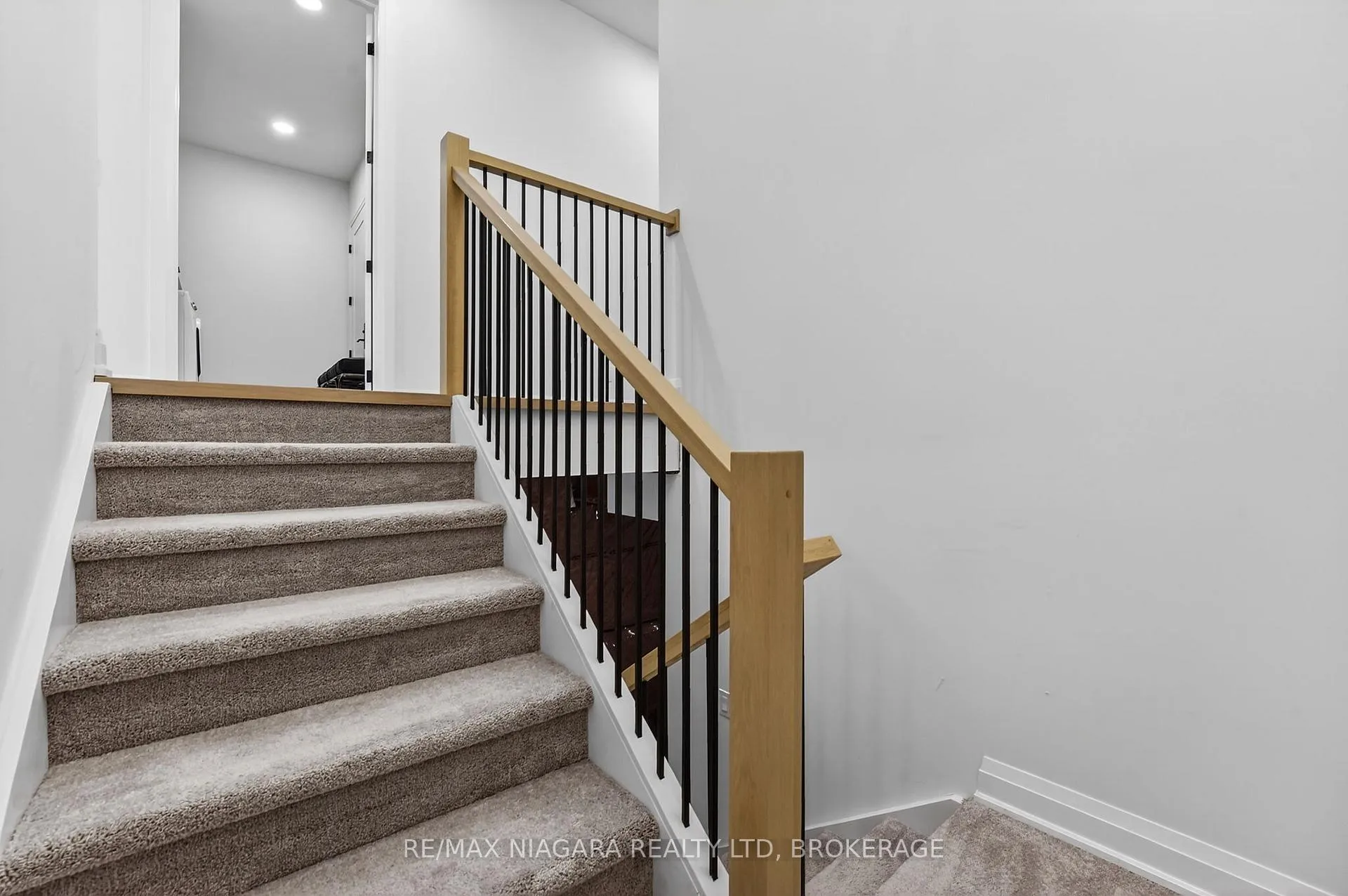 Photo 33 of Unit 8, 41 Ivy Crescent, Thorold, Confederation Heights — HOMEH