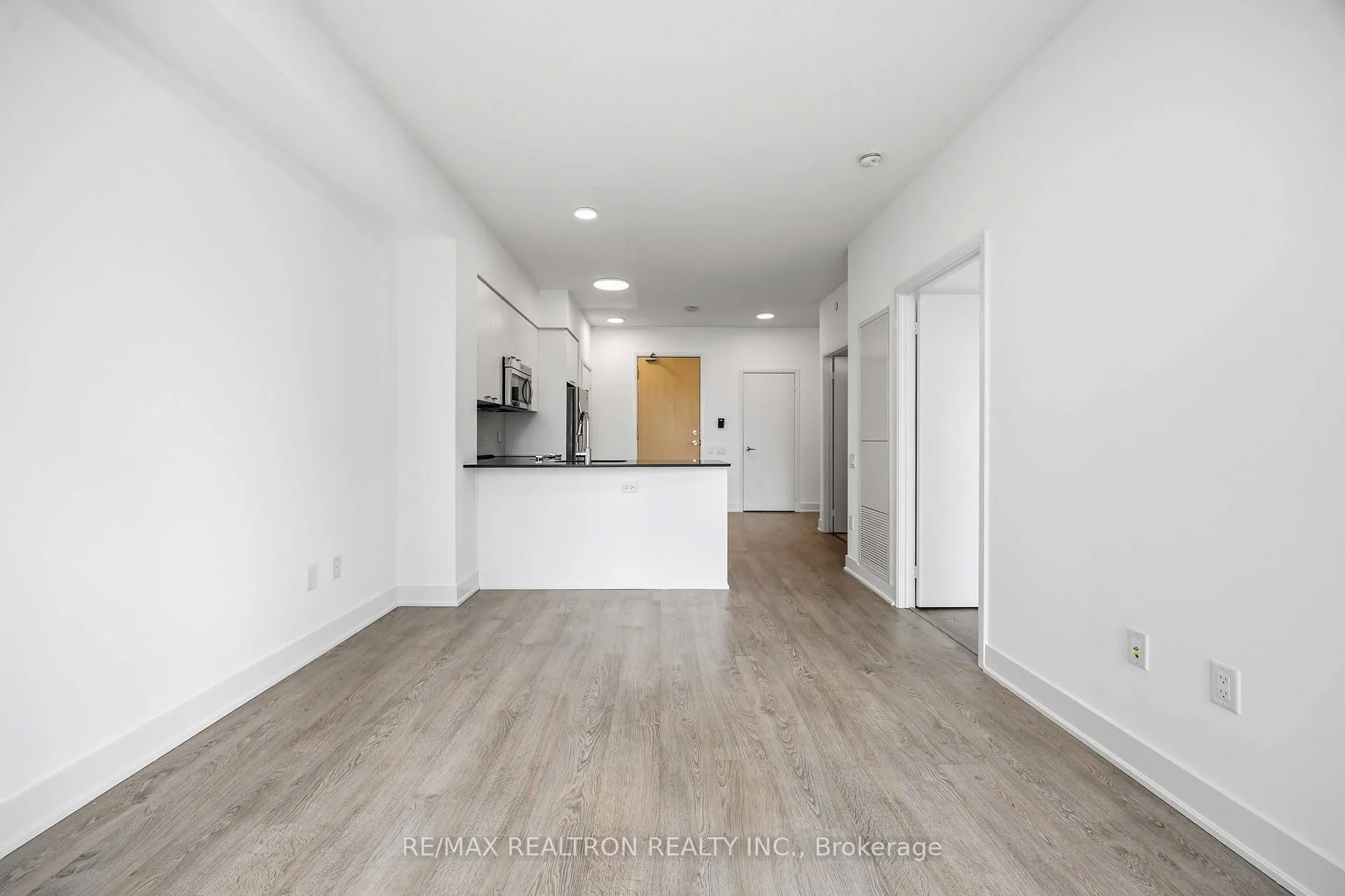 Photo 6 of Unit 1501, 30 Roehampton Avenue, Toronto, Mount Pleasant West — HOMEH