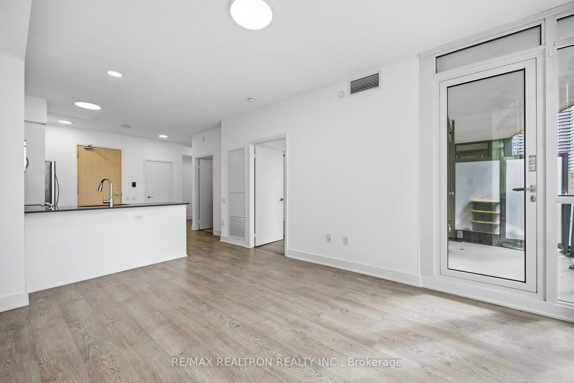 Photo 7 of Unit 1501, 30 Roehampton Avenue, Toronto, Mount Pleasant West — HOMEH