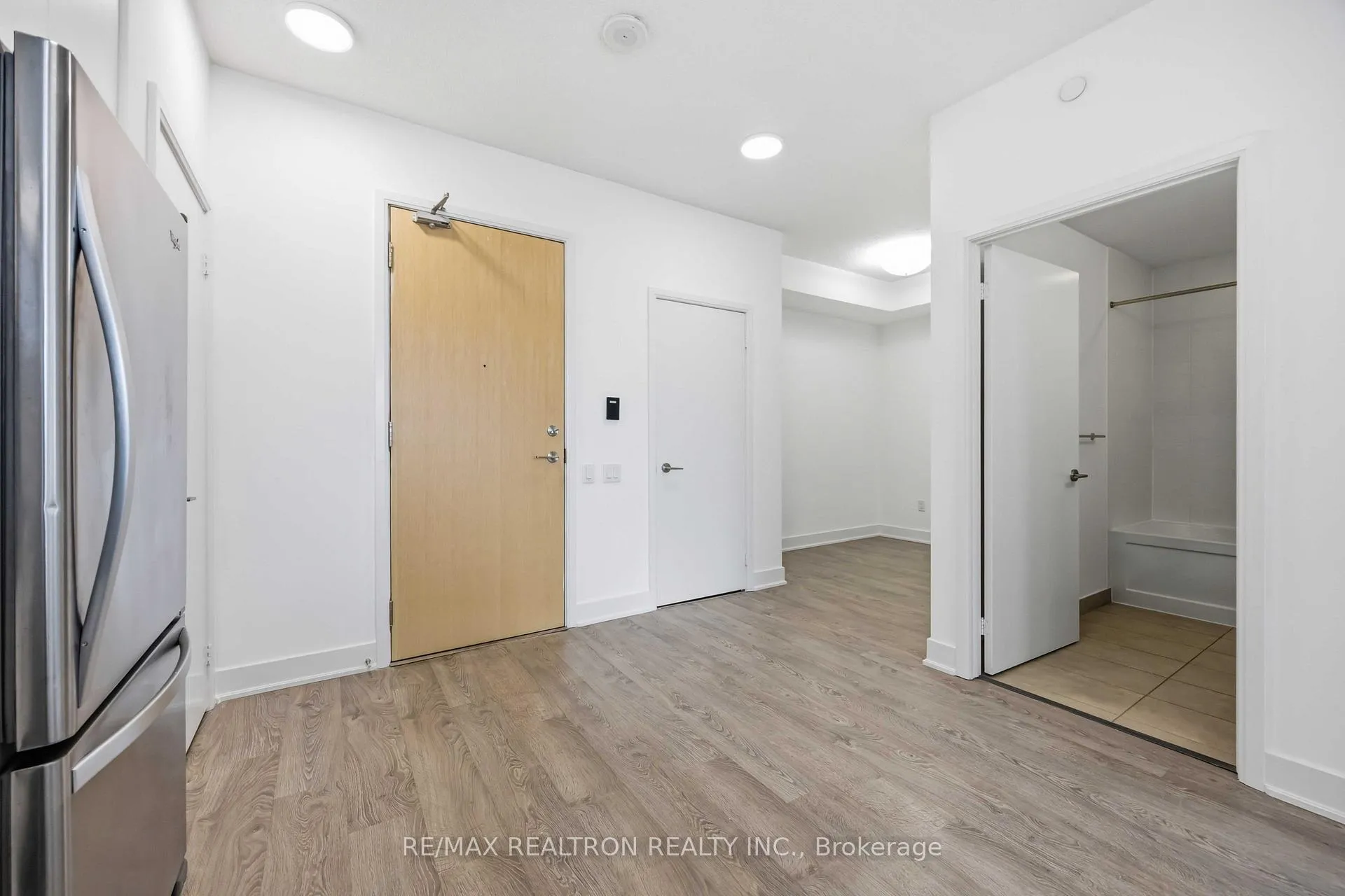 Photo 8 of Unit 1501, 30 Roehampton Avenue, Toronto, Mount Pleasant West — HOMEH