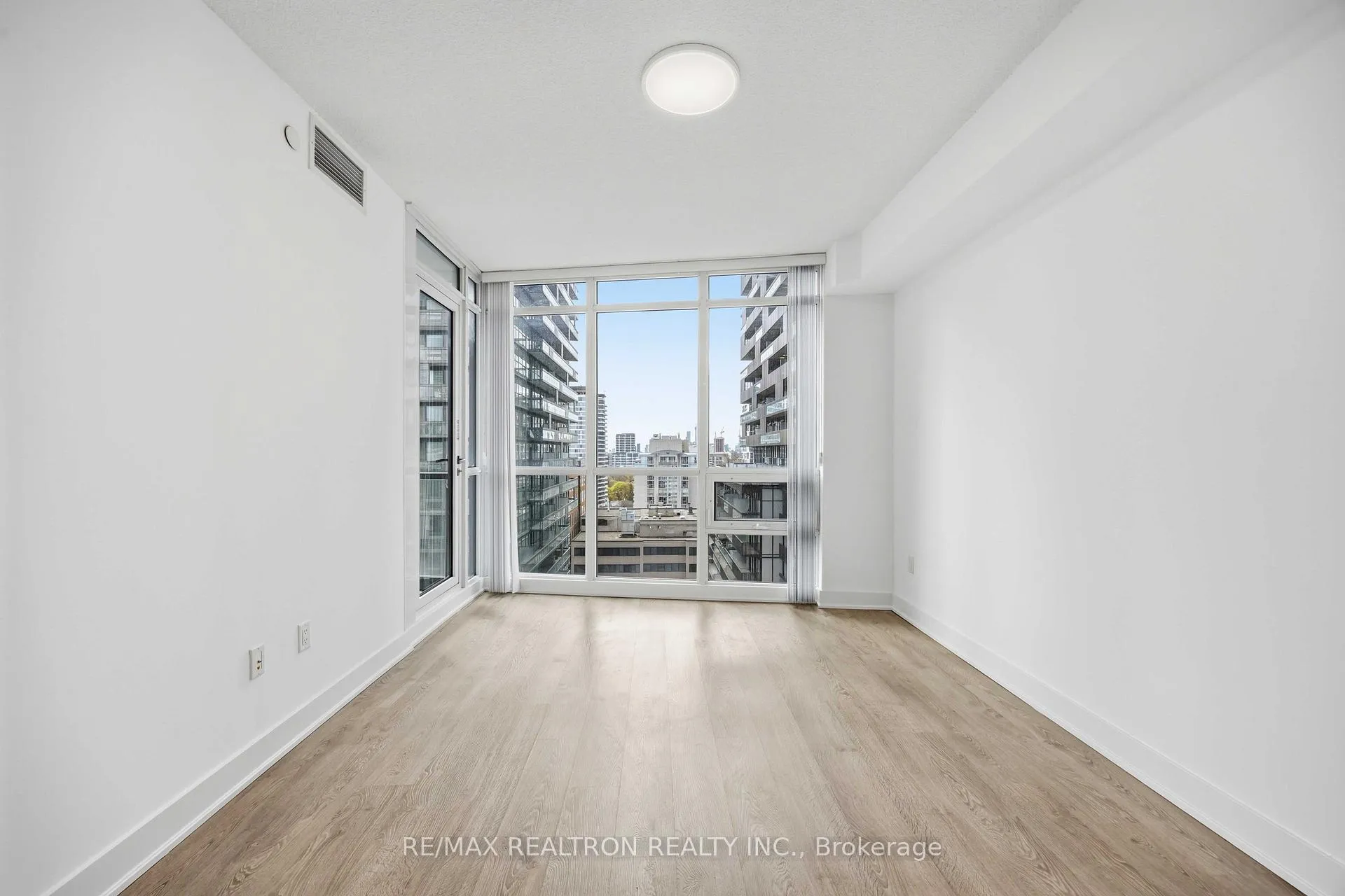 Photo 11 of Unit 1501, 30 Roehampton Avenue, Toronto, Mount Pleasant West — HOMEH