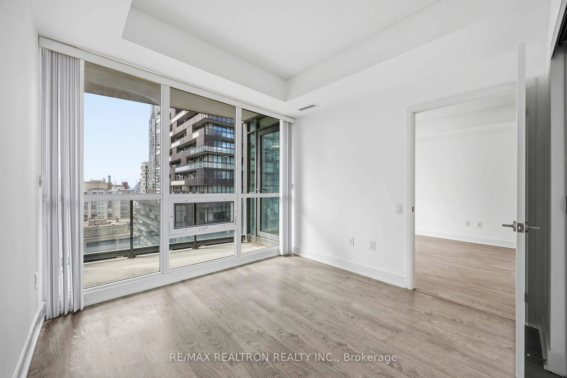 Photo 12 of Unit 1501, 30 Roehampton Avenue, Toronto, Mount Pleasant West — HOMEH