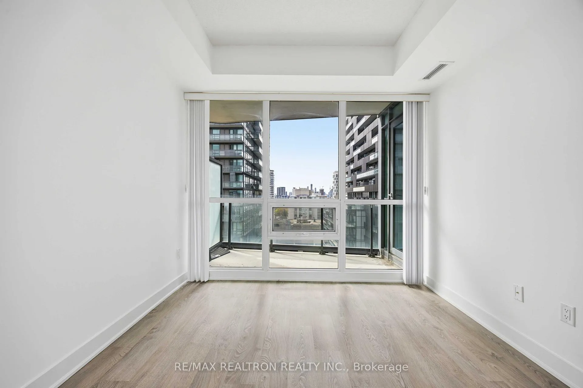 Photo 13 of Unit 1501, 30 Roehampton Avenue, Toronto, Mount Pleasant West — HOMEH