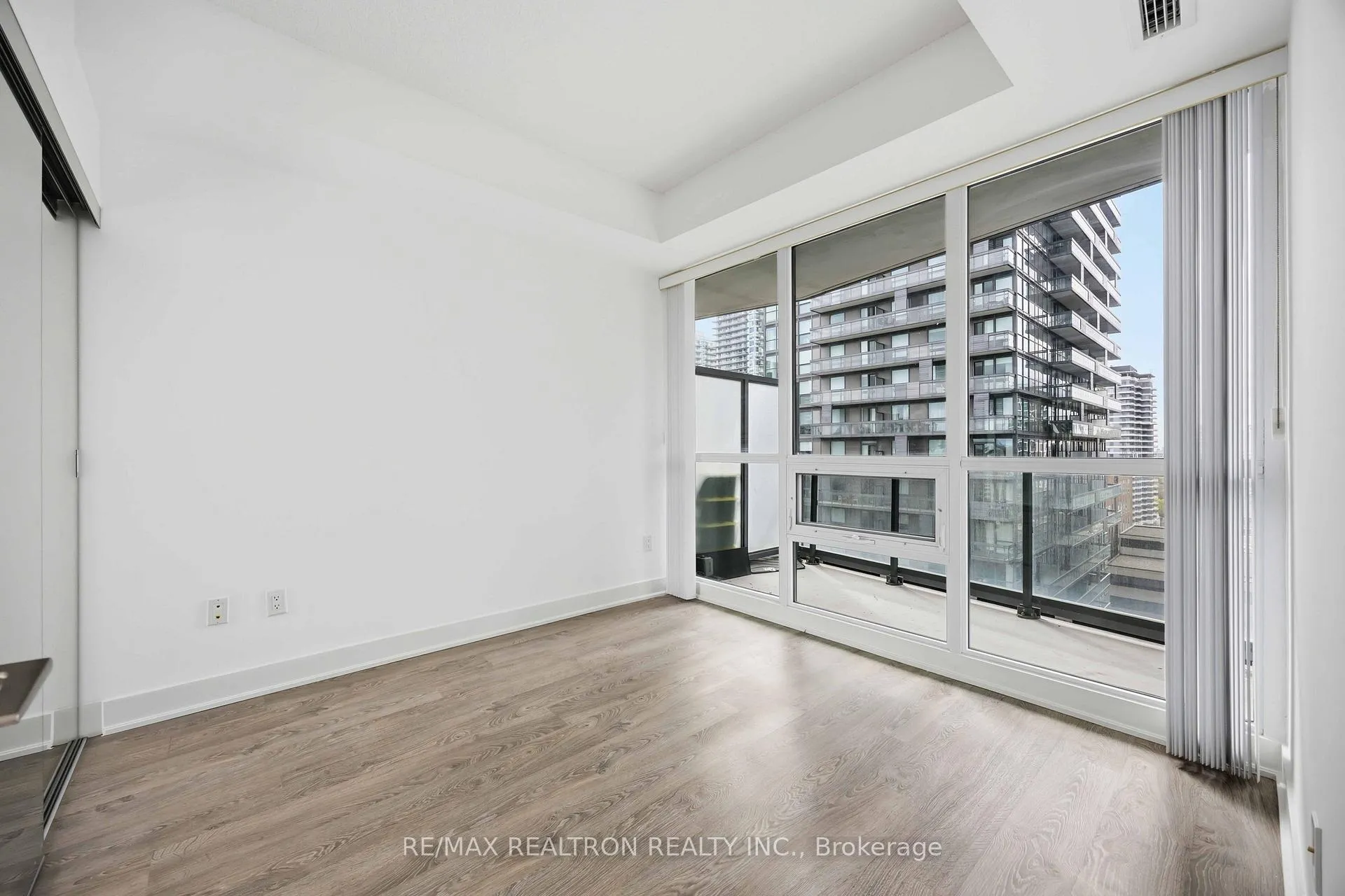 Photo 14 of Unit 1501, 30 Roehampton Avenue, Toronto, Mount Pleasant West — HOMEH