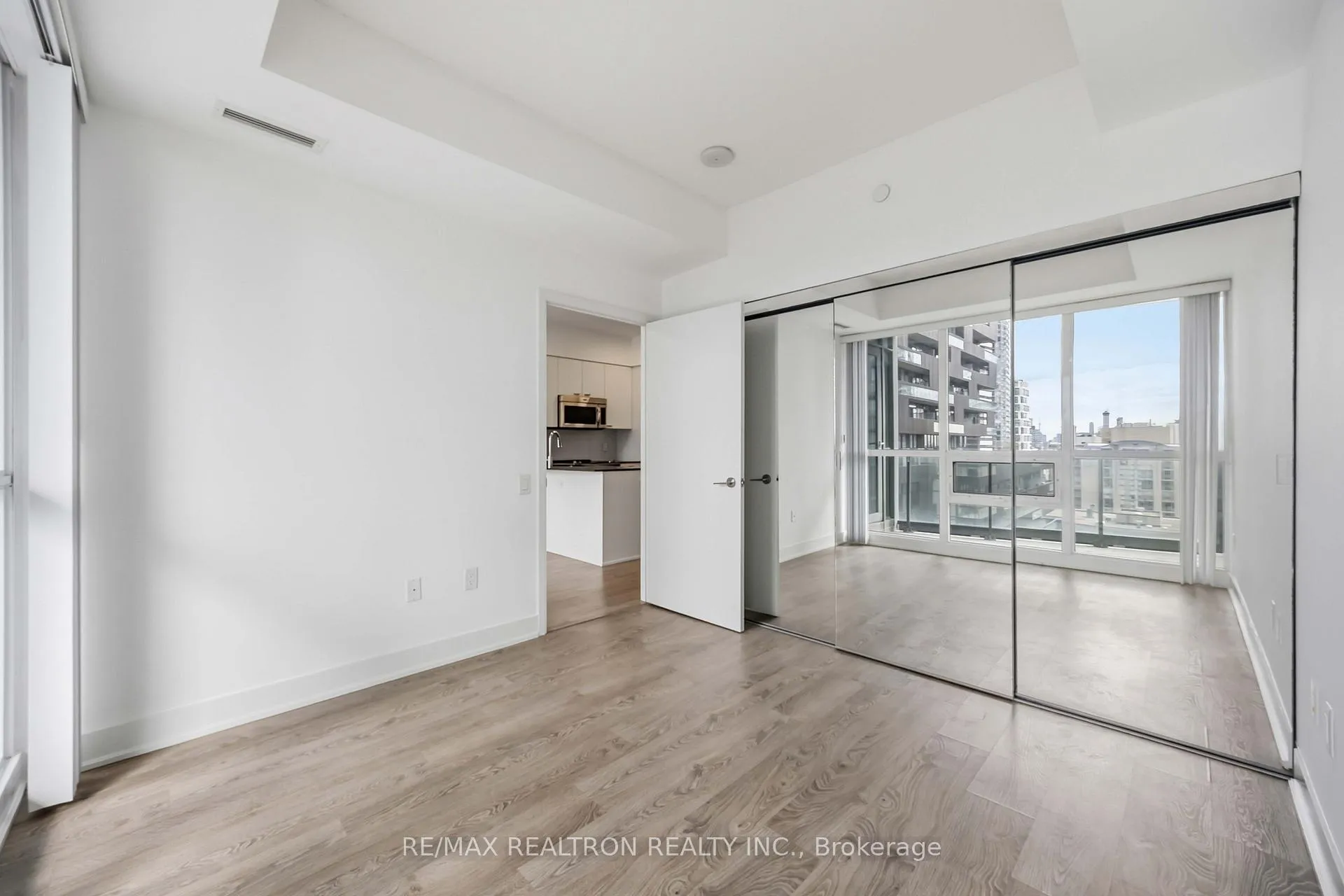 Photo 15 of Unit 1501, 30 Roehampton Avenue, Toronto, Mount Pleasant West — HOMEH