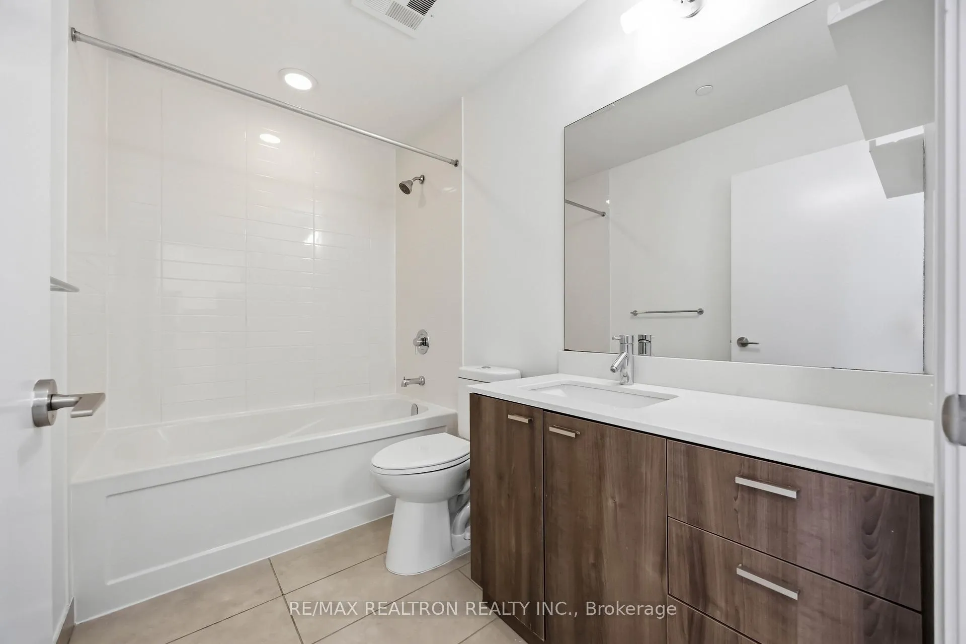 Photo 16 of Unit 1501, 30 Roehampton Avenue, Toronto, Mount Pleasant West — HOMEH