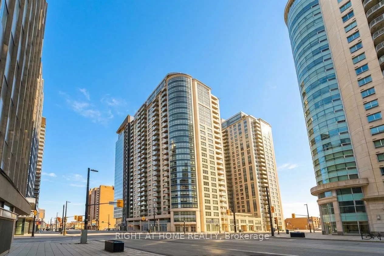 Front of Unit PH1 #2703, 242 Rideau Street
