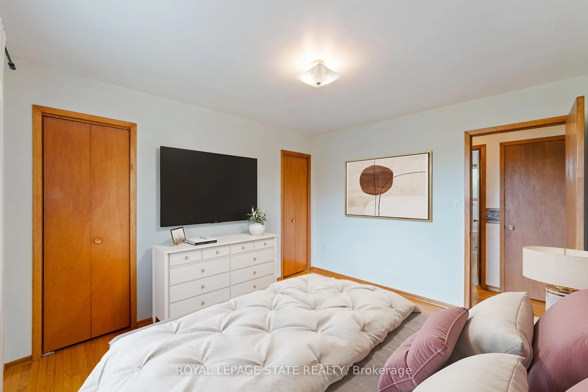 Photo 10 of 240 Mud Street W, Grimsby, Grimsby Escarpment — HOMEH