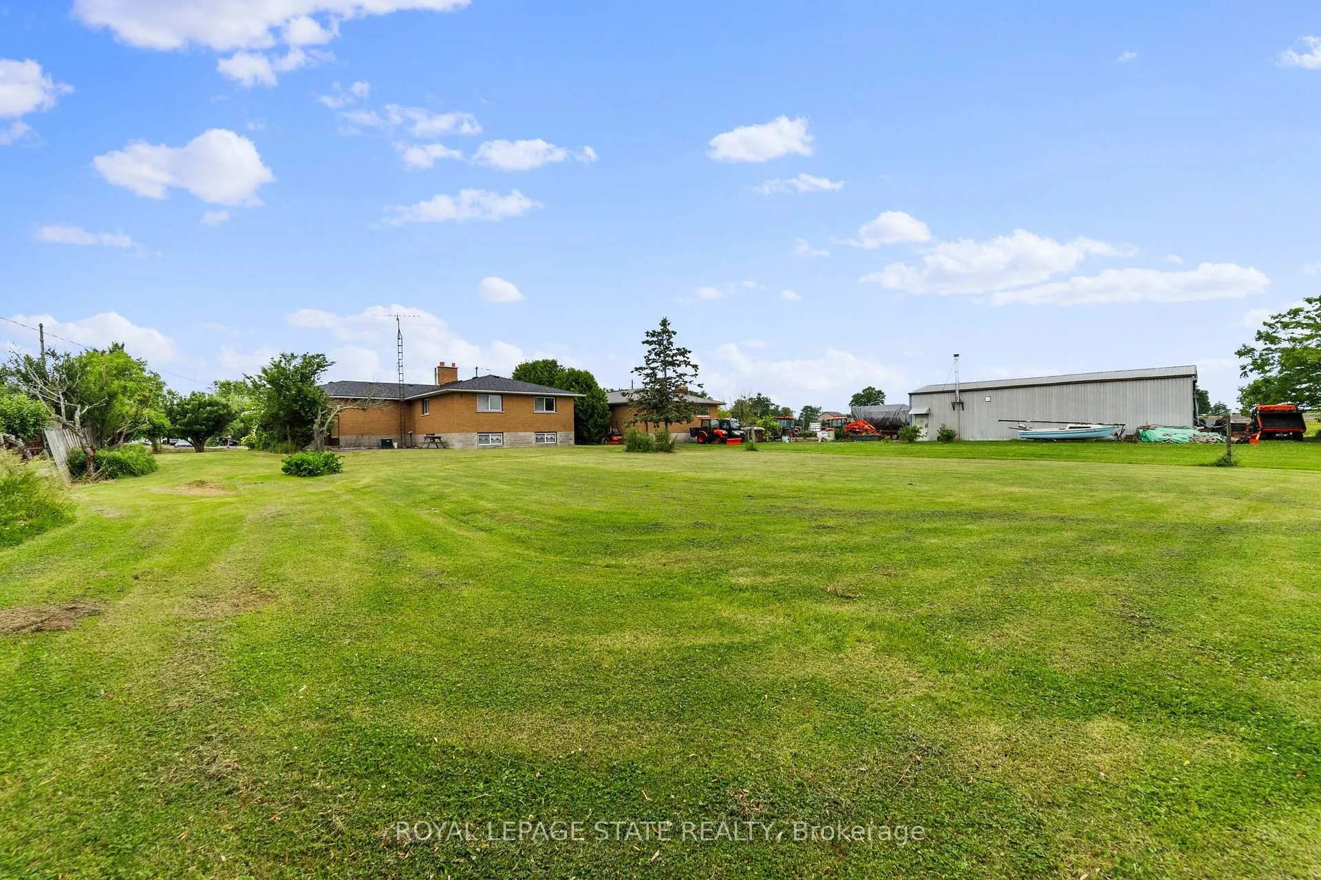 Photo 17 of 240 Mud Street W, Grimsby, Grimsby Escarpment — HOMEH