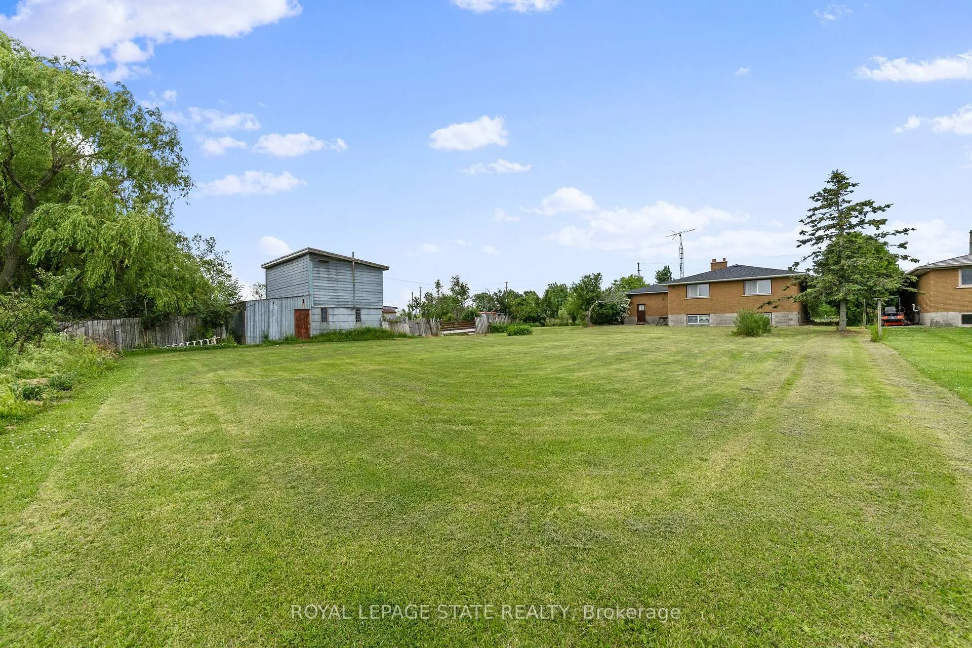 Photo 18 of 240 Mud Street W, Grimsby, Grimsby Escarpment — HOMEH