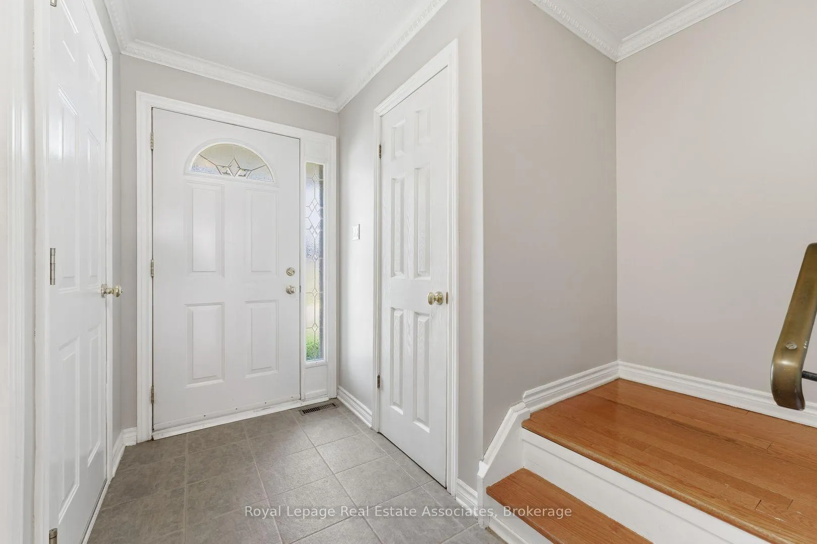 Photo 2 of Unit 5, 1616 Haig Boulevard, Mississauga, Lakeview — HOMEH