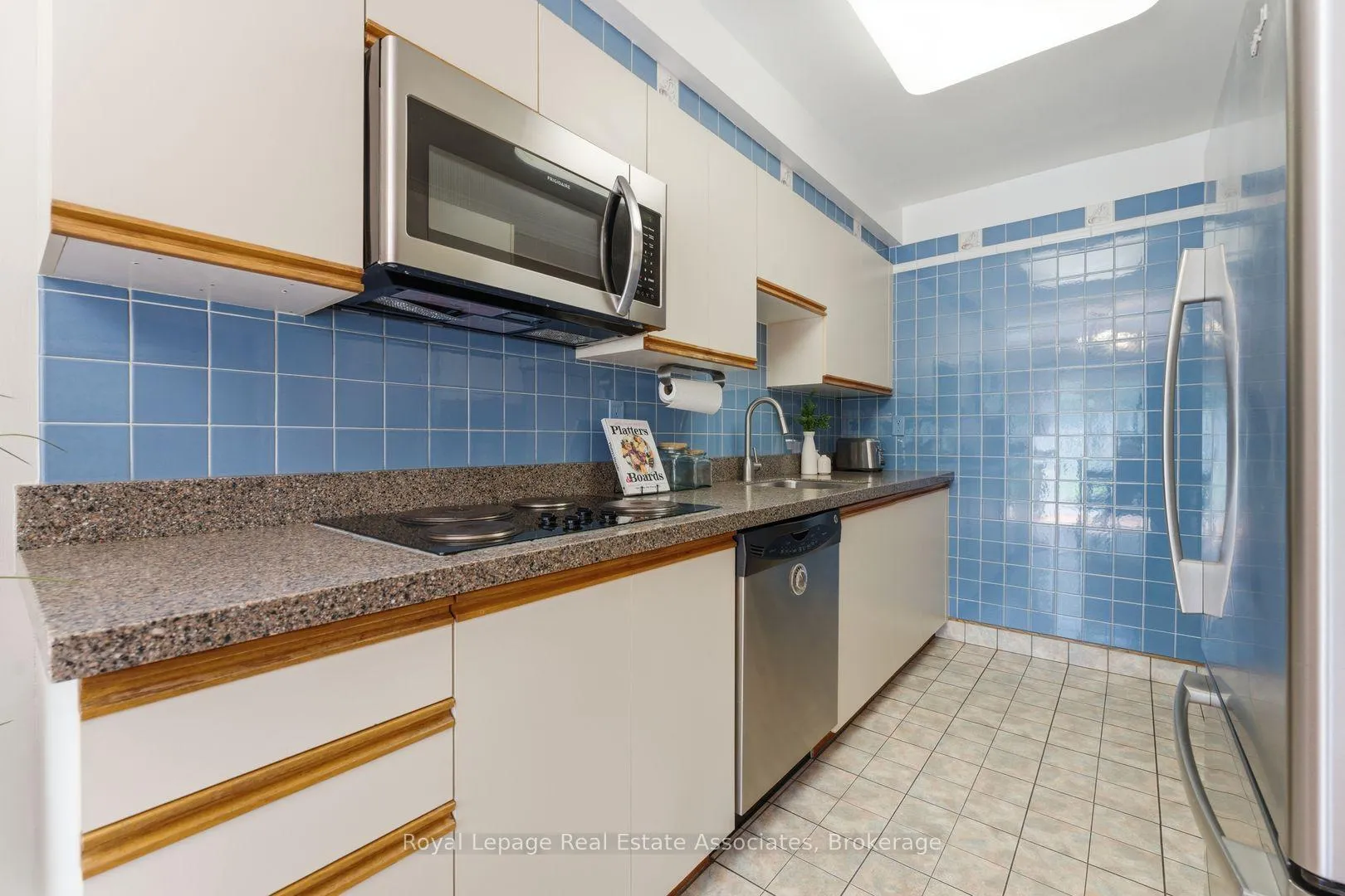 Photo 12 of Unit 5, 1616 Haig Boulevard, Mississauga, Lakeview — HOMEH