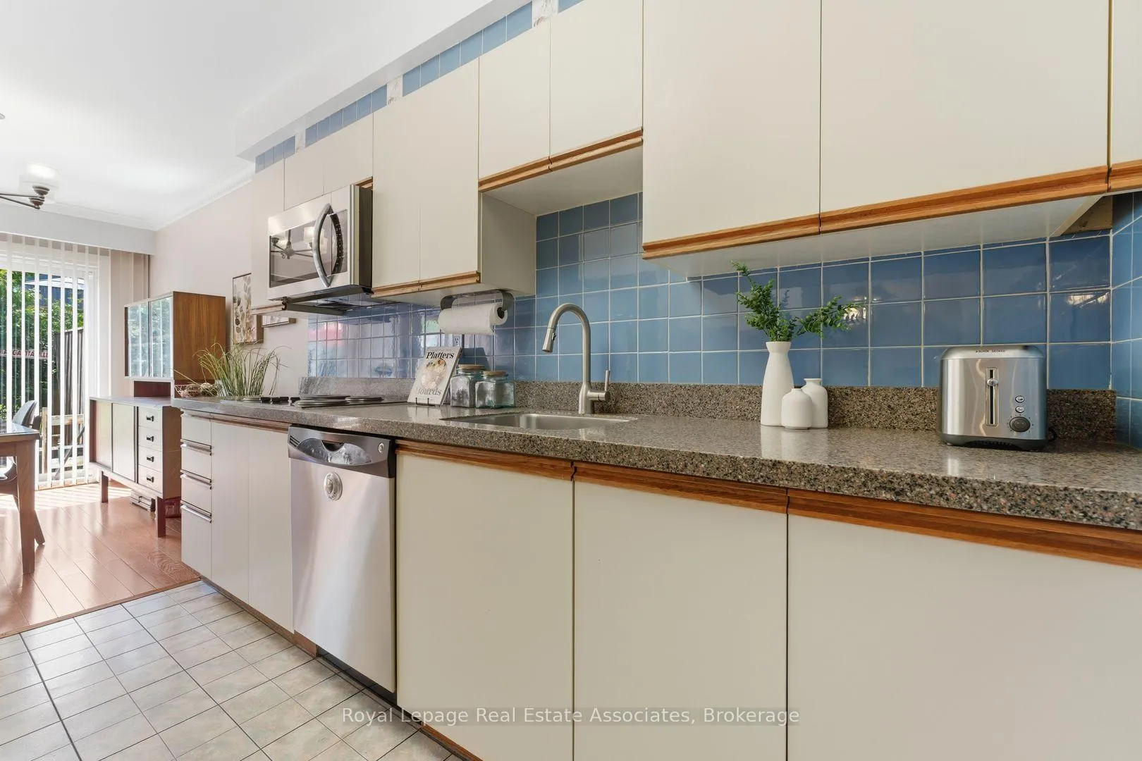 Photo 14 of Unit 5, 1616 Haig Boulevard, Mississauga, Lakeview — HOMEH
