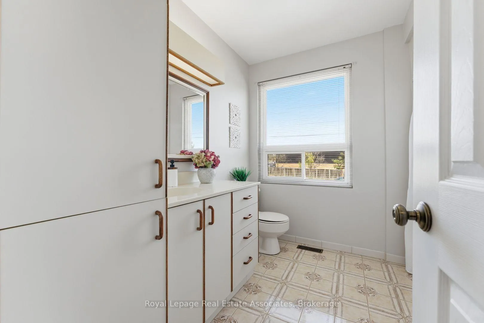 Photo 20 of Unit 5, 1616 Haig Boulevard, Mississauga, Lakeview — HOMEH