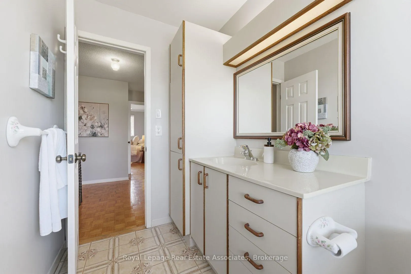 Photo 21 of Unit 5, 1616 Haig Boulevard, Mississauga, Lakeview — HOMEH
