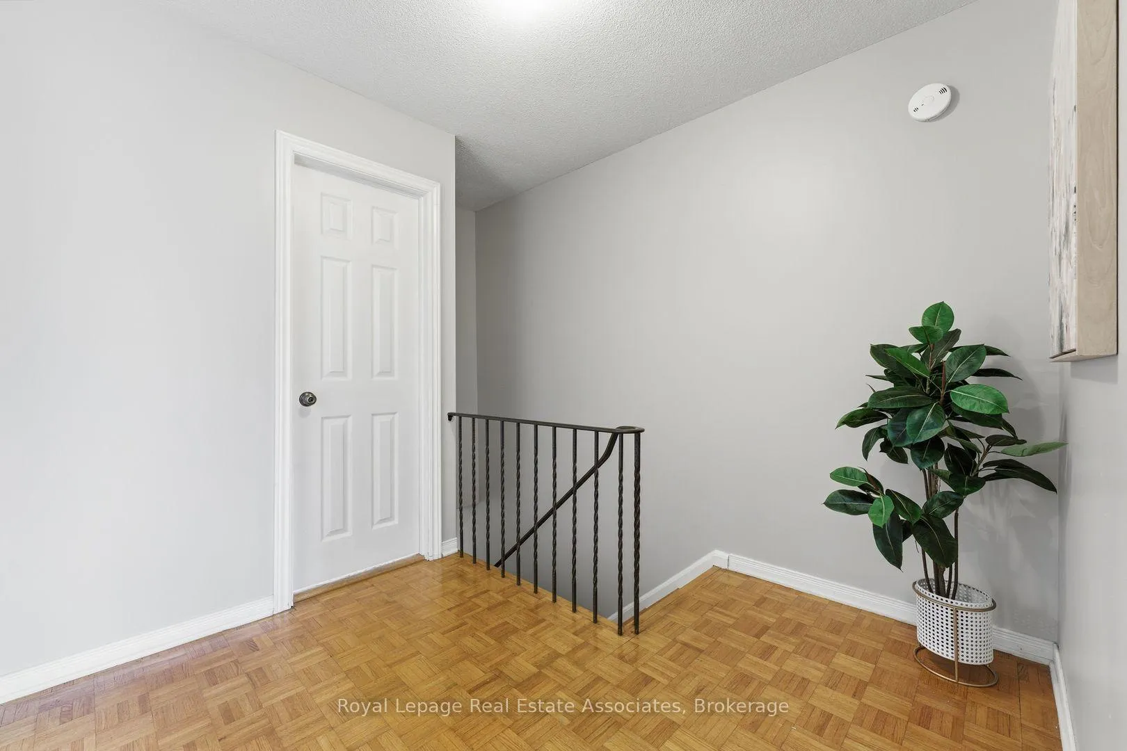 Photo 23 of Unit 5, 1616 Haig Boulevard, Mississauga, Lakeview — HOMEH