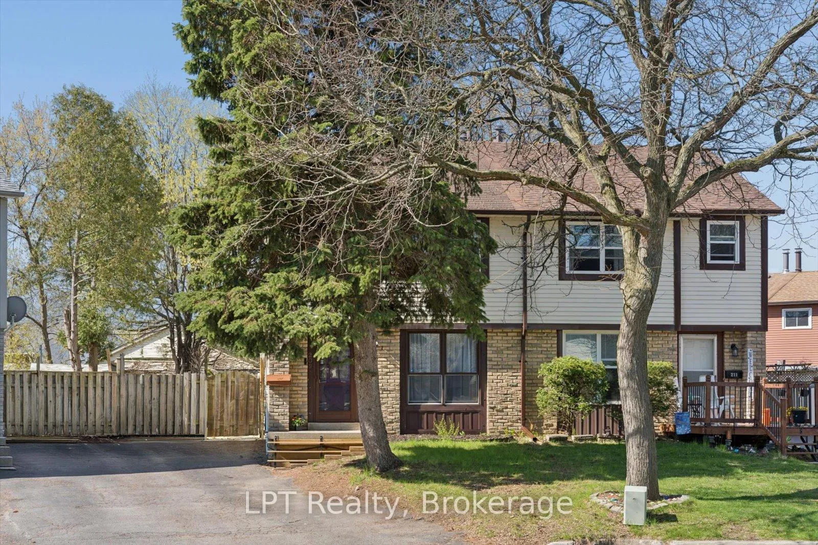 Front of 209 Northminster Court